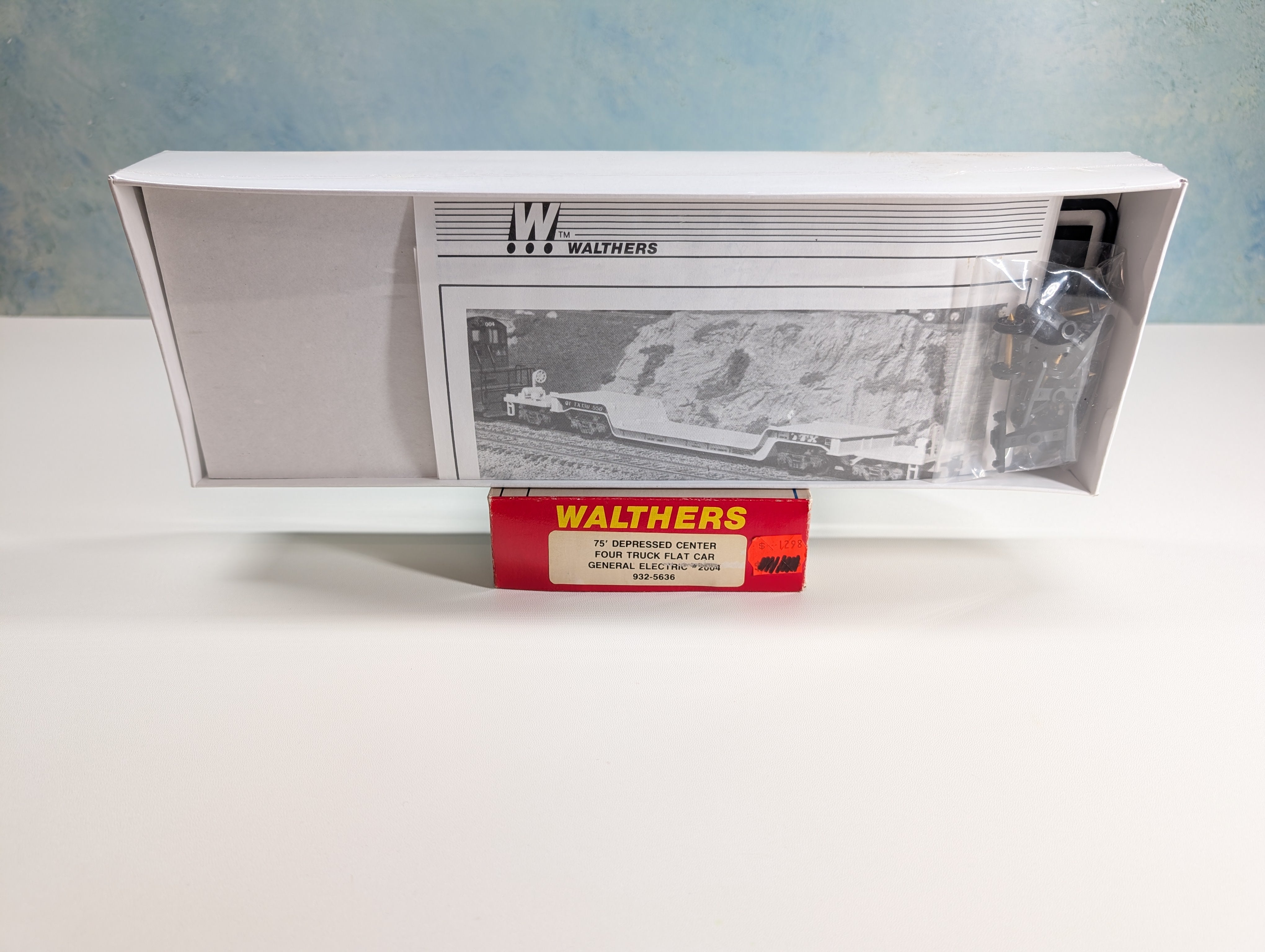 Walthers 932-5636 HO Scale 75' Depressed Center Four Truck Flat Car General Electric #2004 Sealed KIT