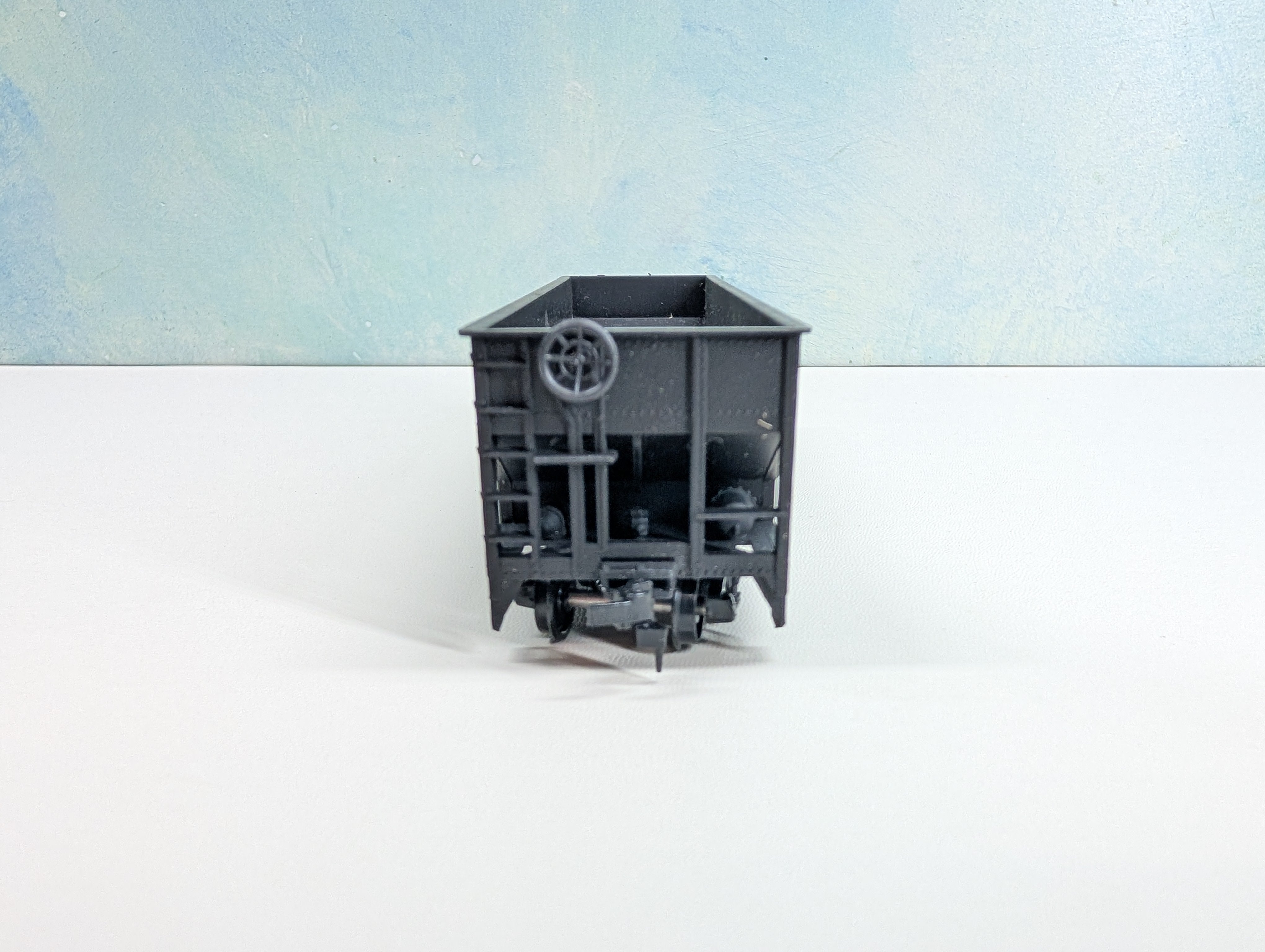 USED Roundhouse 1611 HO Scale 3-Bay Offset Hopper Erie #38300