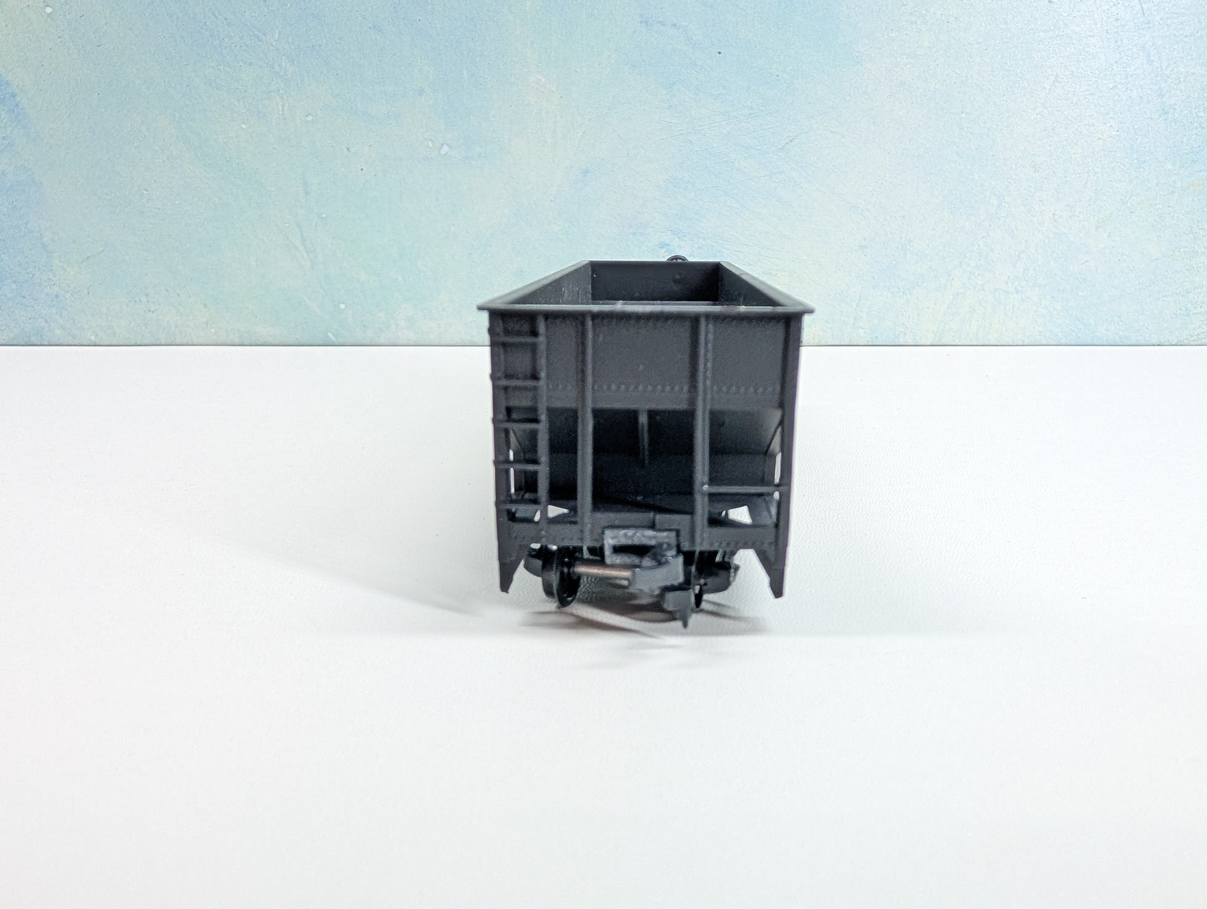 USED Roundhouse 1611 HO Scale 3-Bay Offset Hopper Erie #38300