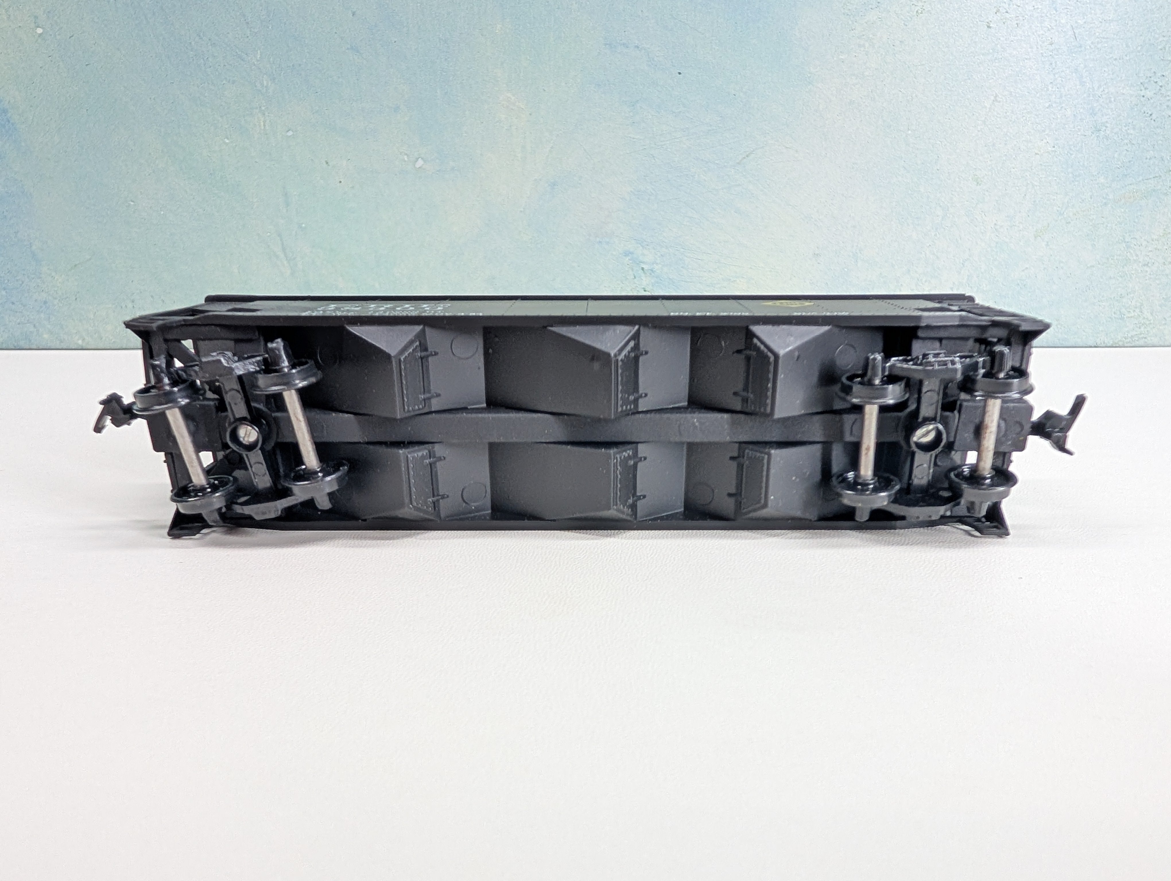 USED Roundhouse 1611 HO Scale 3-Bay Offset Hopper Erie #38300