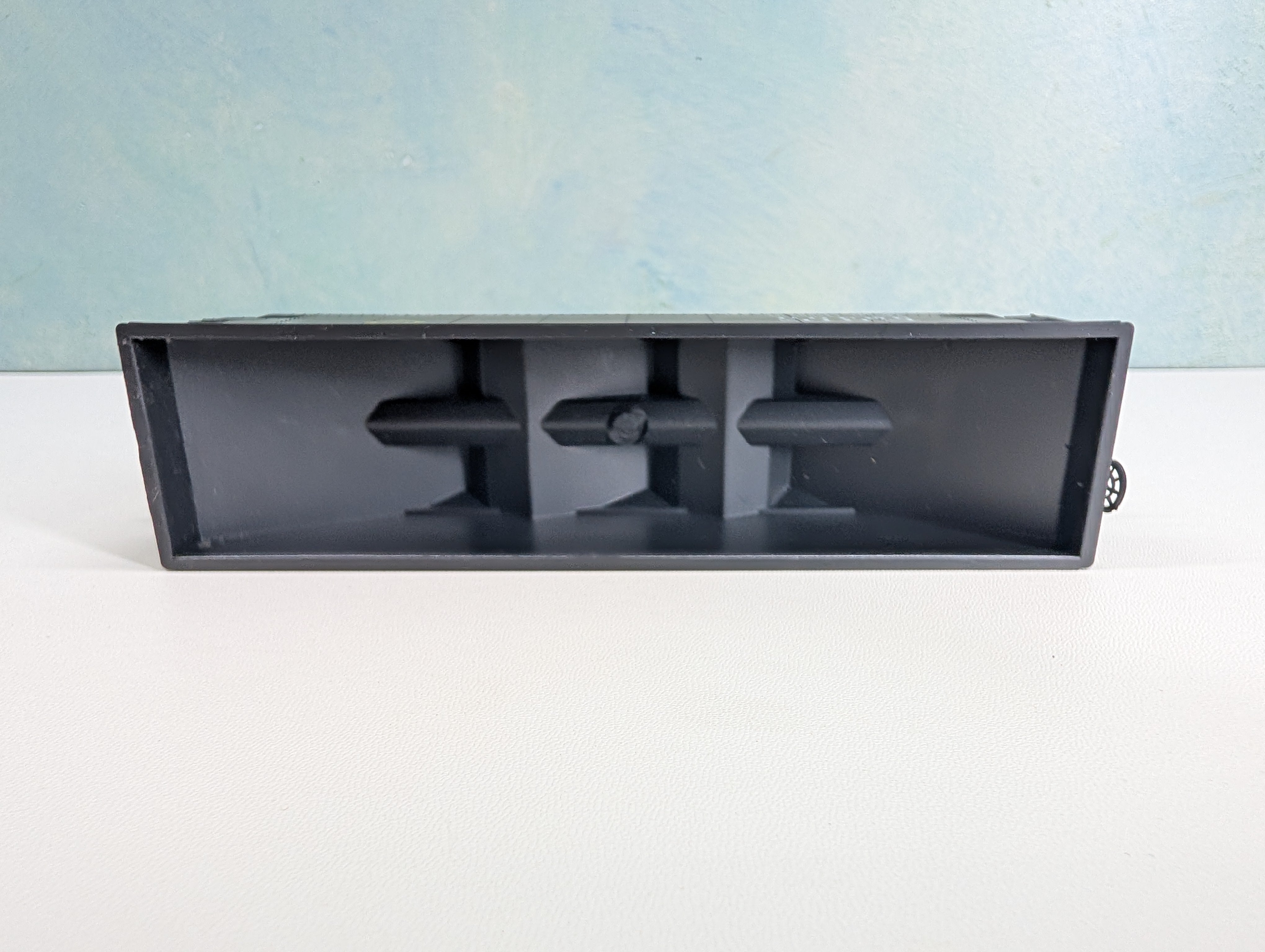 USED Roundhouse 1611 HO Scale 3-Bay Offset Hopper Erie #38300