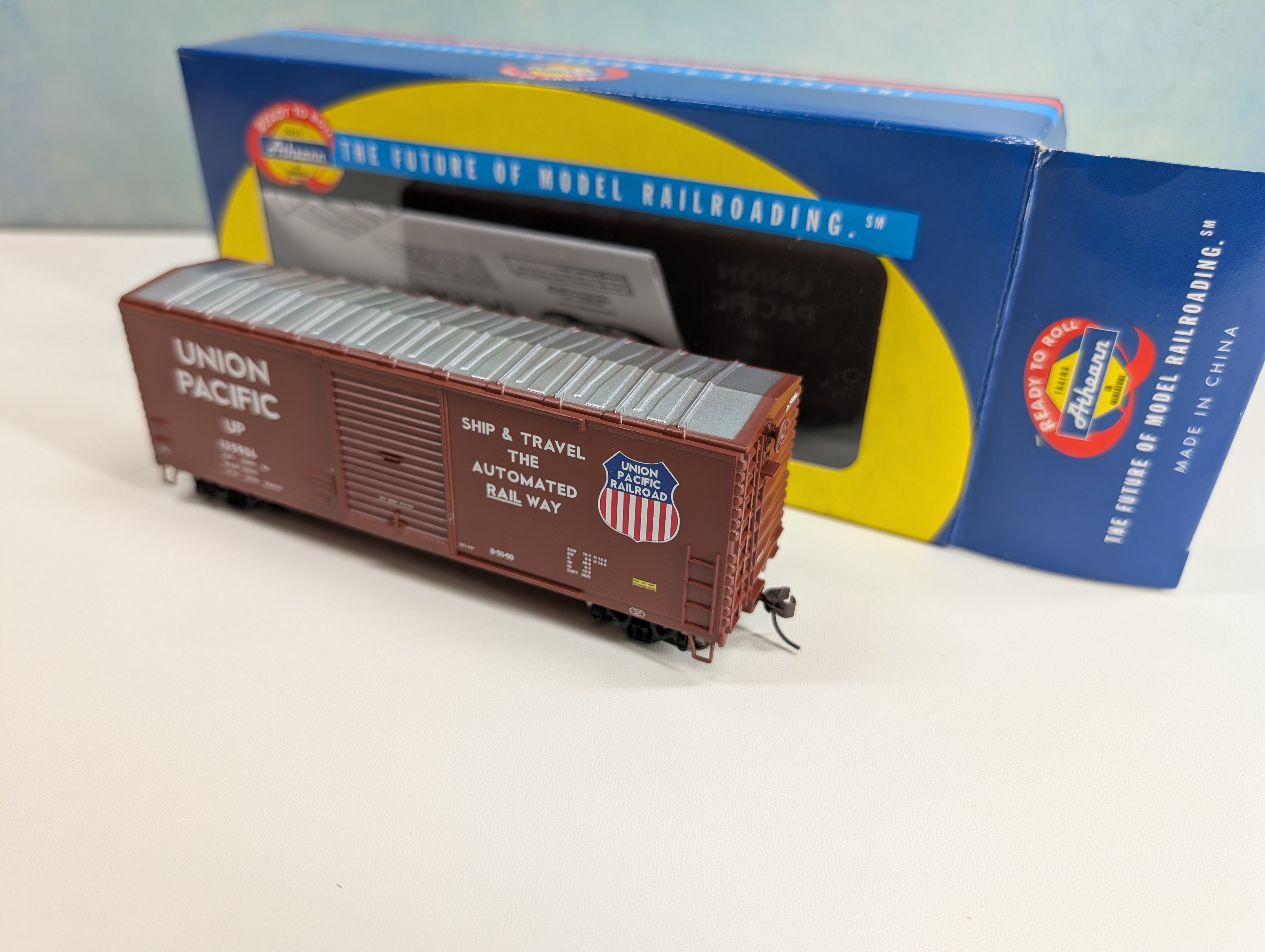 USED Athearn 70134 HO Scale 40' Modernized Box Car Union Pacific UP #125906