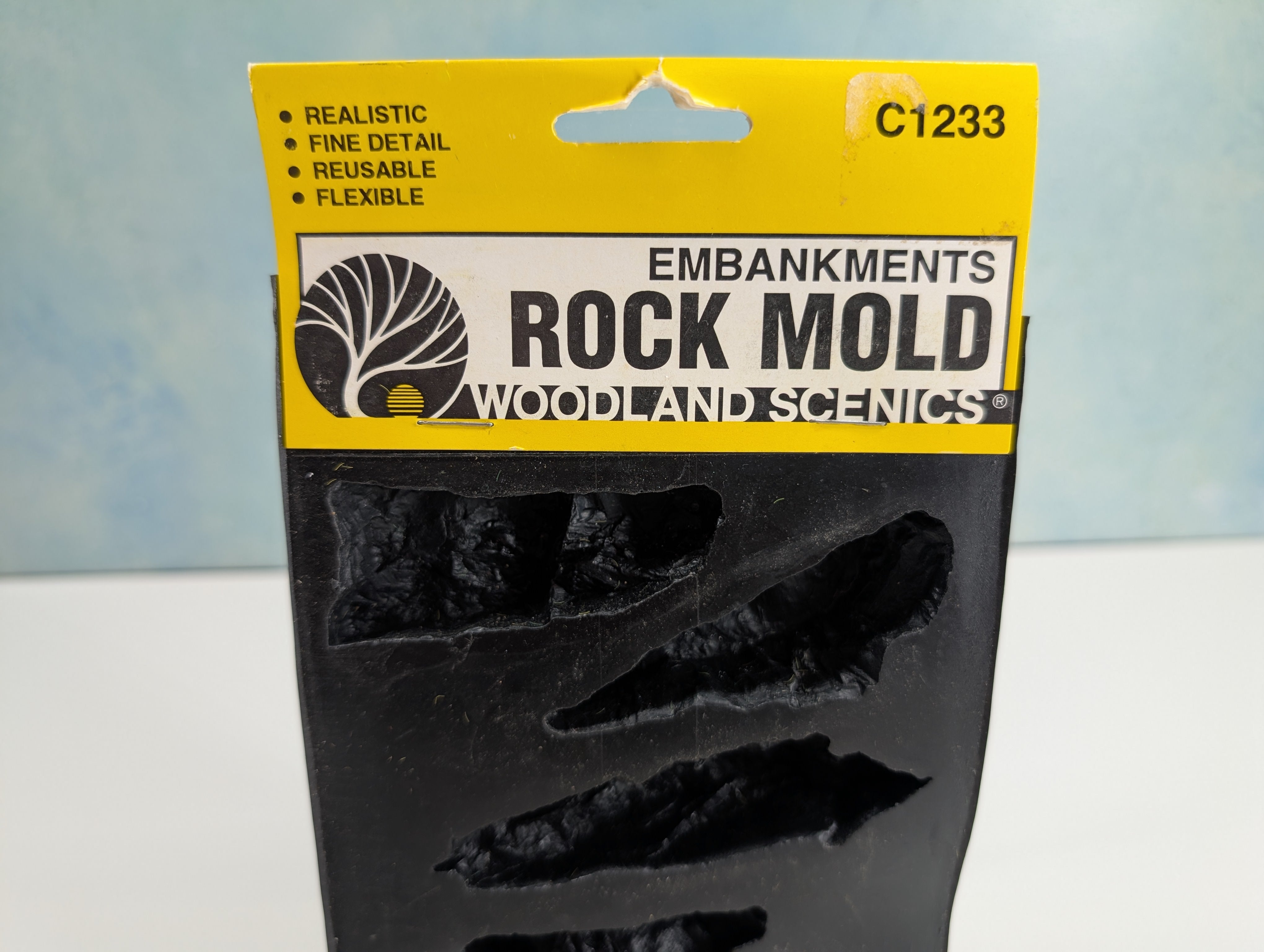 USED Woodland Scenics C1233 HO Scale Rock Mold - Embankments