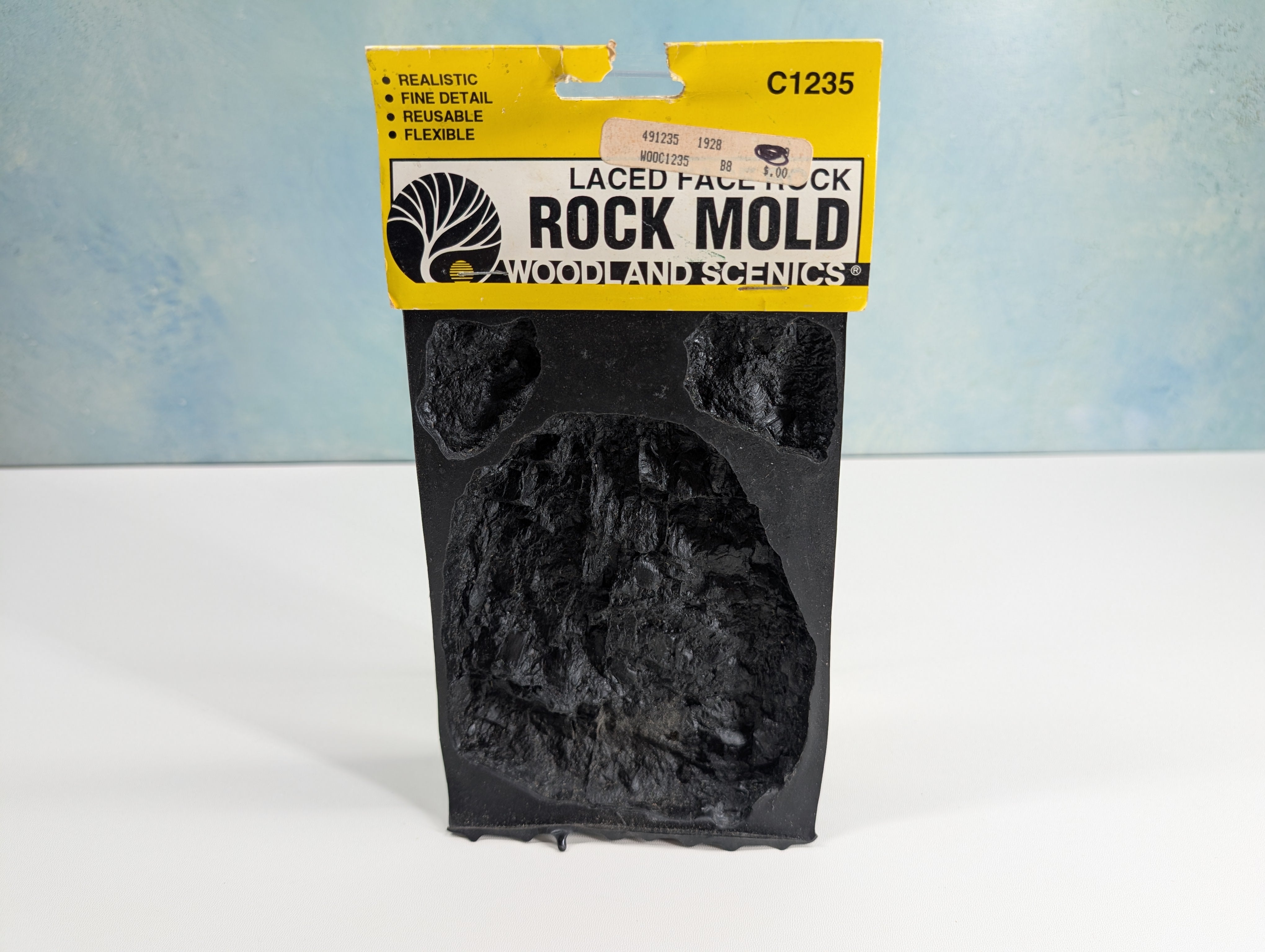 USED Woodland Scenics C1235 HO Scale Rock Mold - Laced Face Rock