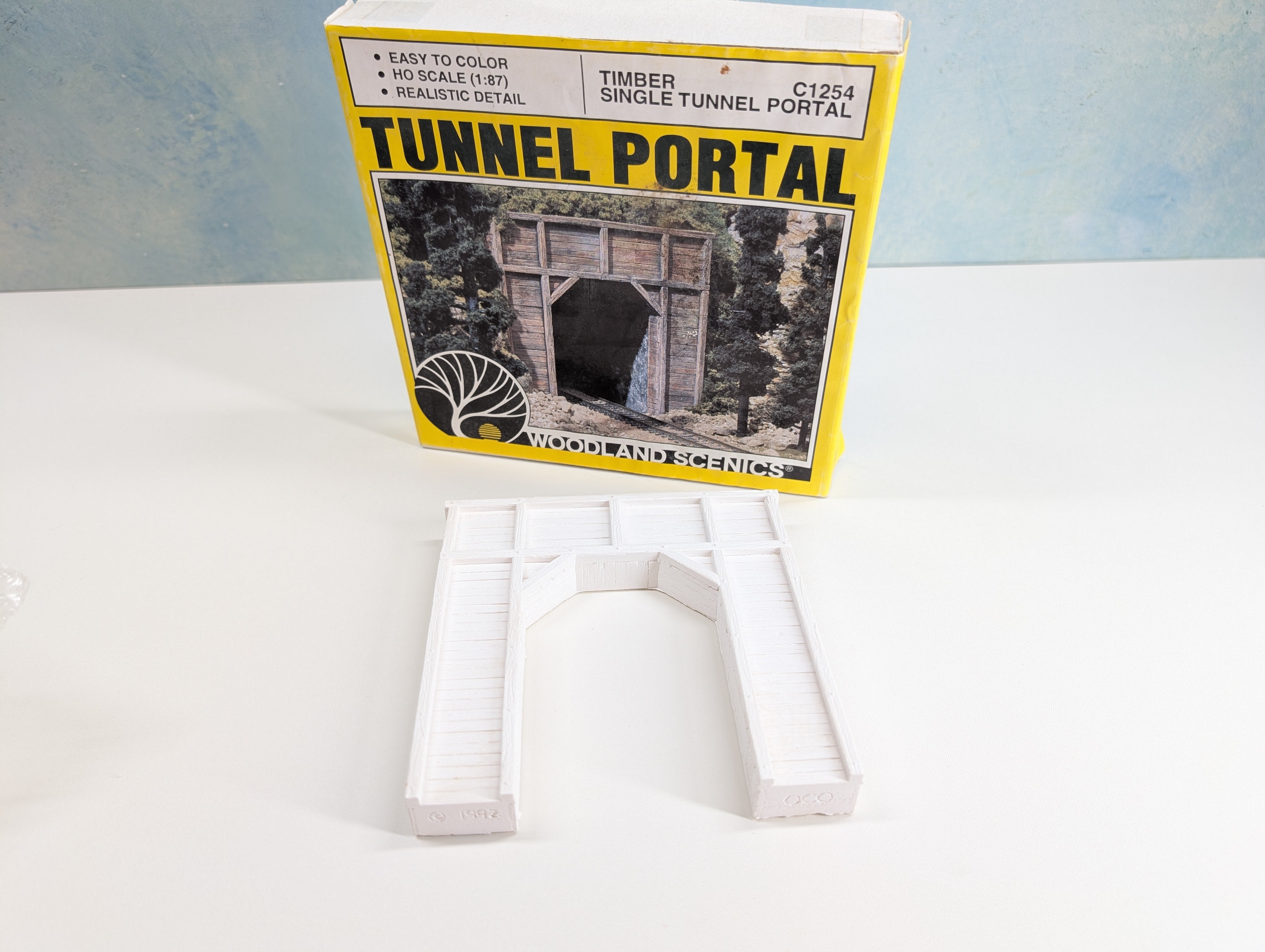 USED Woodland Scenics C1254 HO Scale Timber Single Tunnel Portal, Concrete