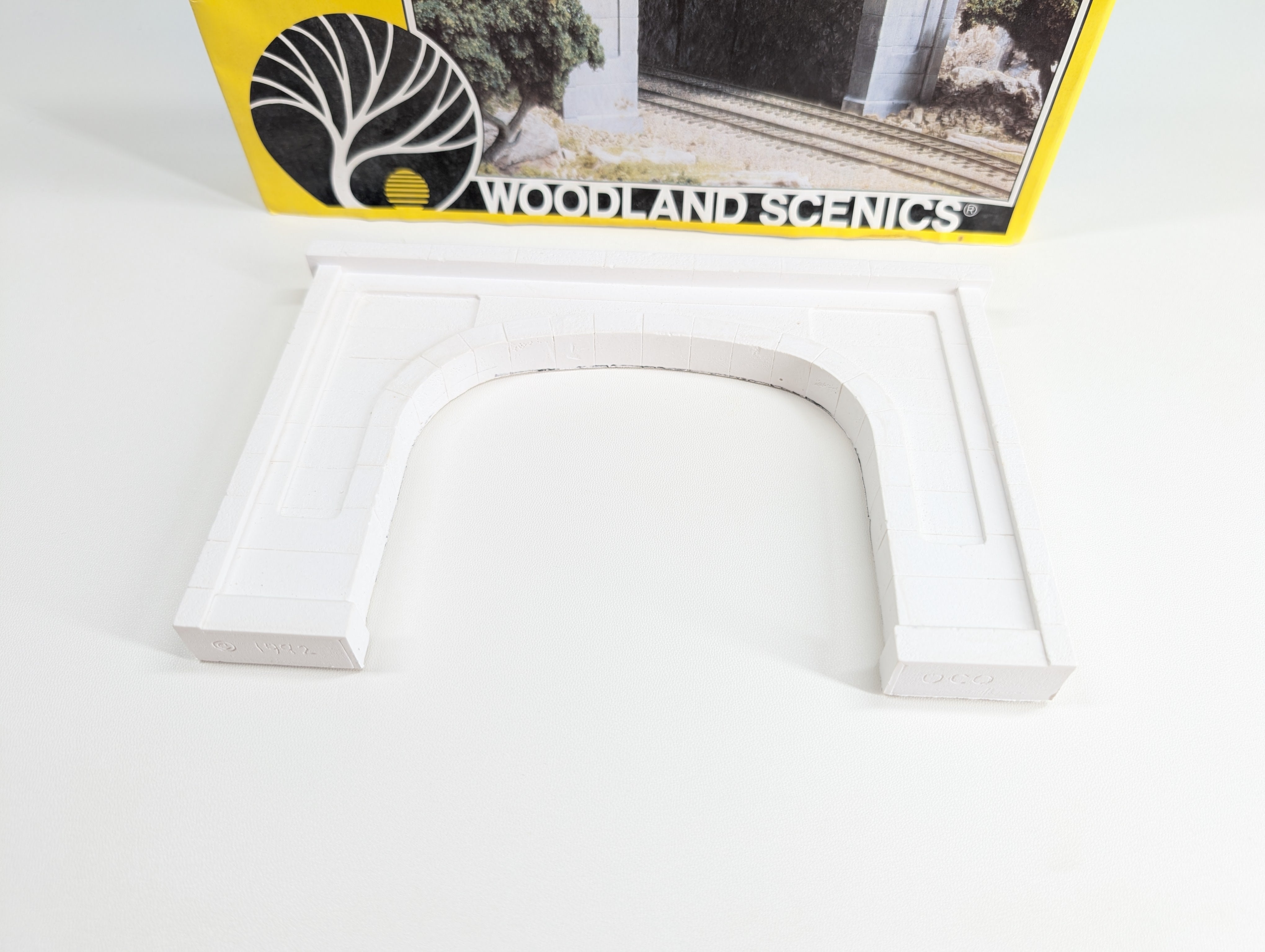 USED Woodland Scenics C1256 HO Scale Concrete Double Tunnel Portal