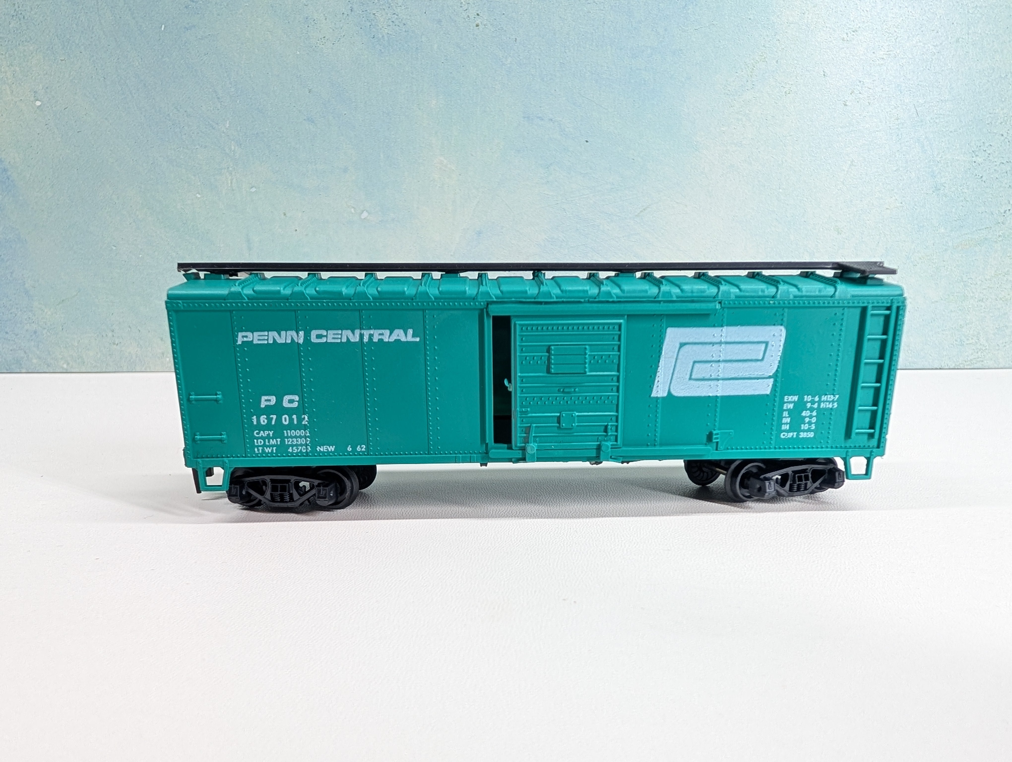 USED AHM HO Scale 40' Box Car Penn Central PC #167012