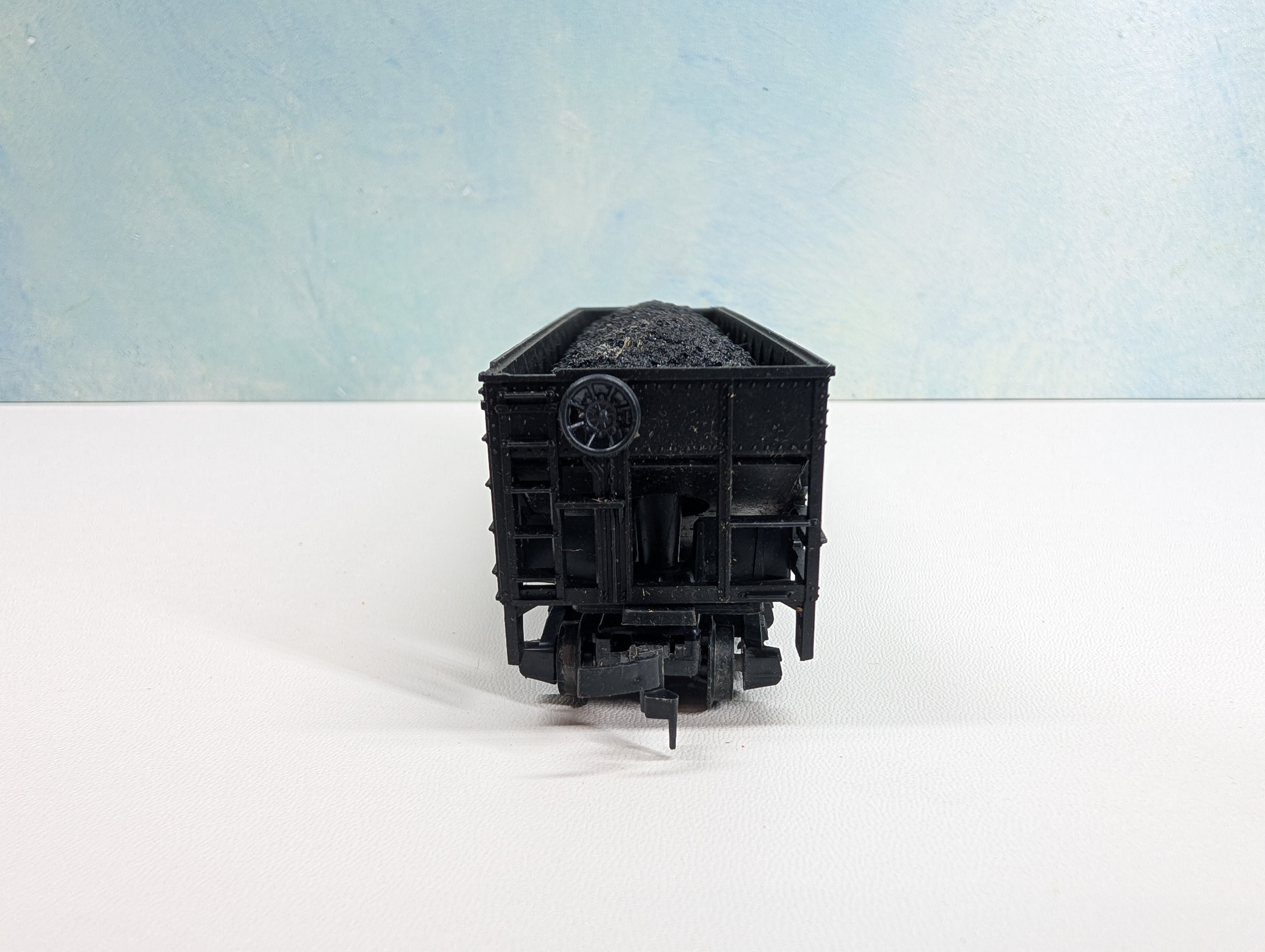 USED HO Scale Operating Quad Hopper w/ Load Pennsylvania PRR #665000