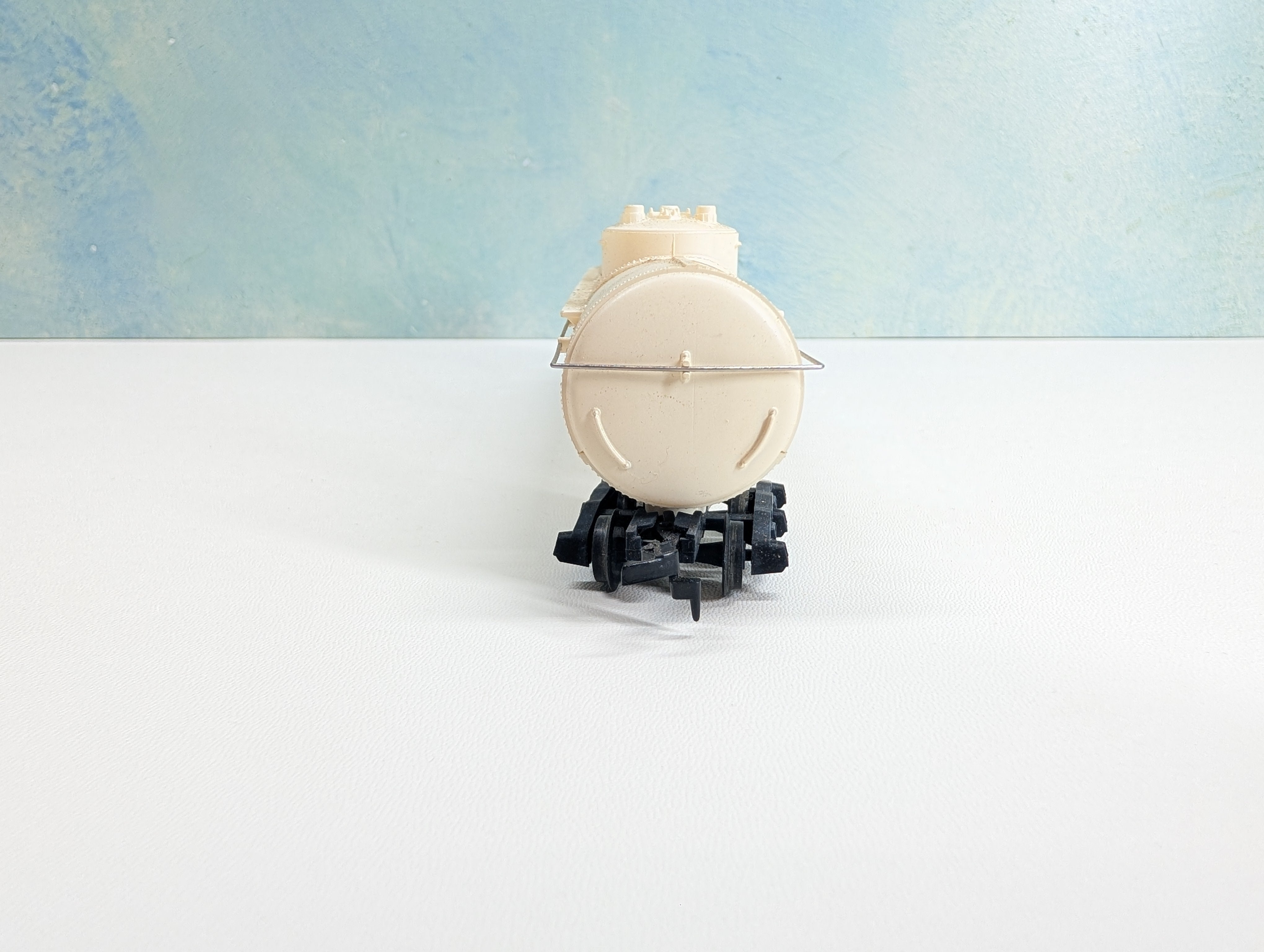 USED Tyco HO Scale Large Triple Dome Tank Car Shell UTLX #99939