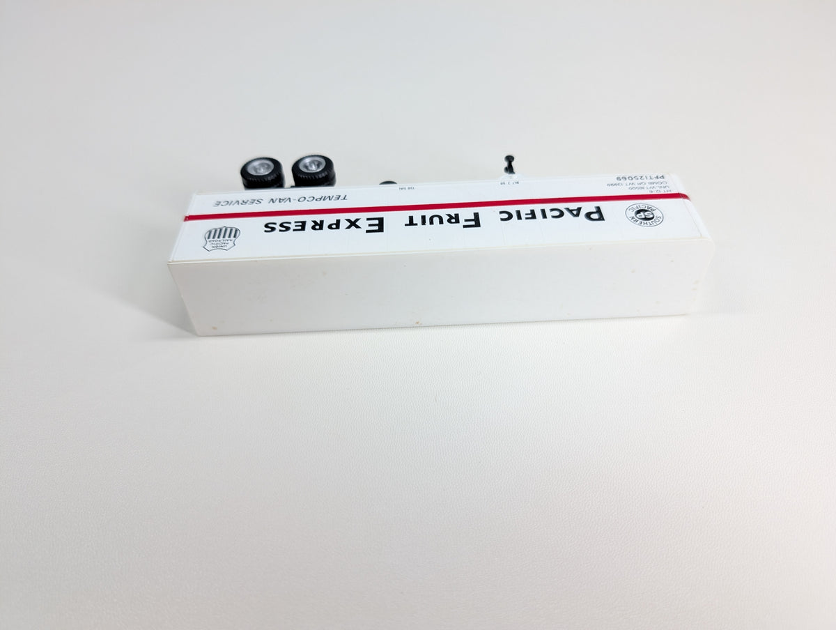 USED Con-Cor HO Scale 54' Flat Car w/ Trailer Pacific Fruit Express SP #598221
