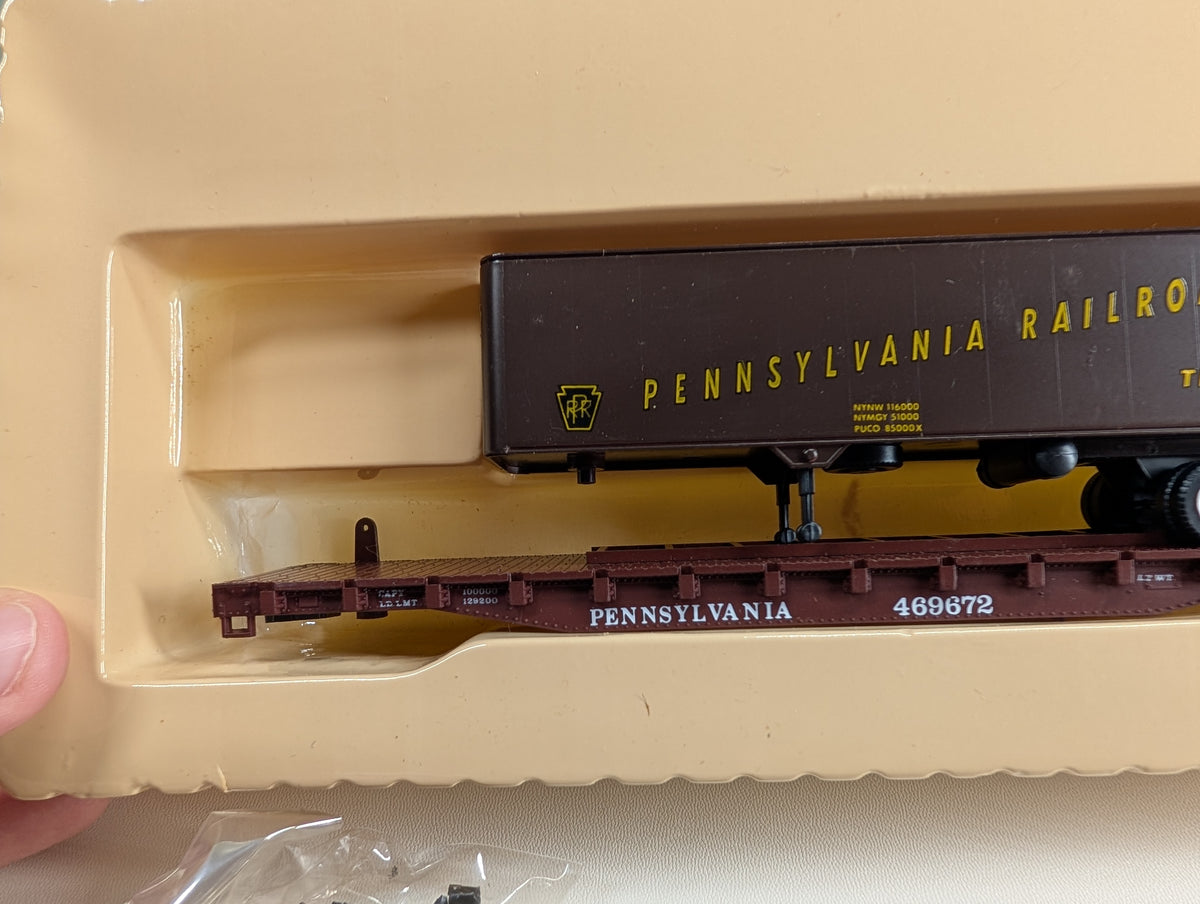 USED Con-Cor HO Scale 54' Flat Car w/ Trailer Pennsylvania PRR #469672 KIT