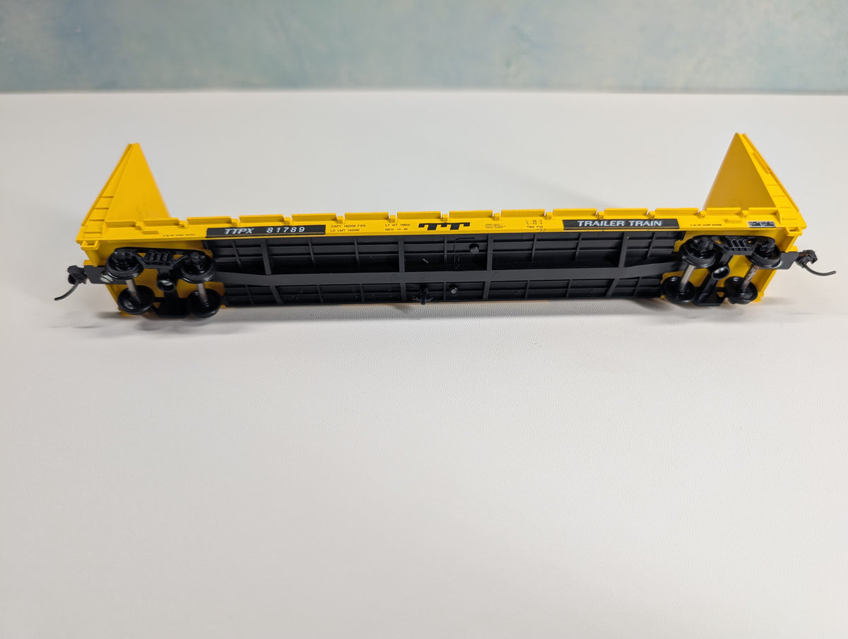 USED Roundhouse 1301 HO Scale 60' Bulkhead Flat Car Trailer Train TTPX #81789