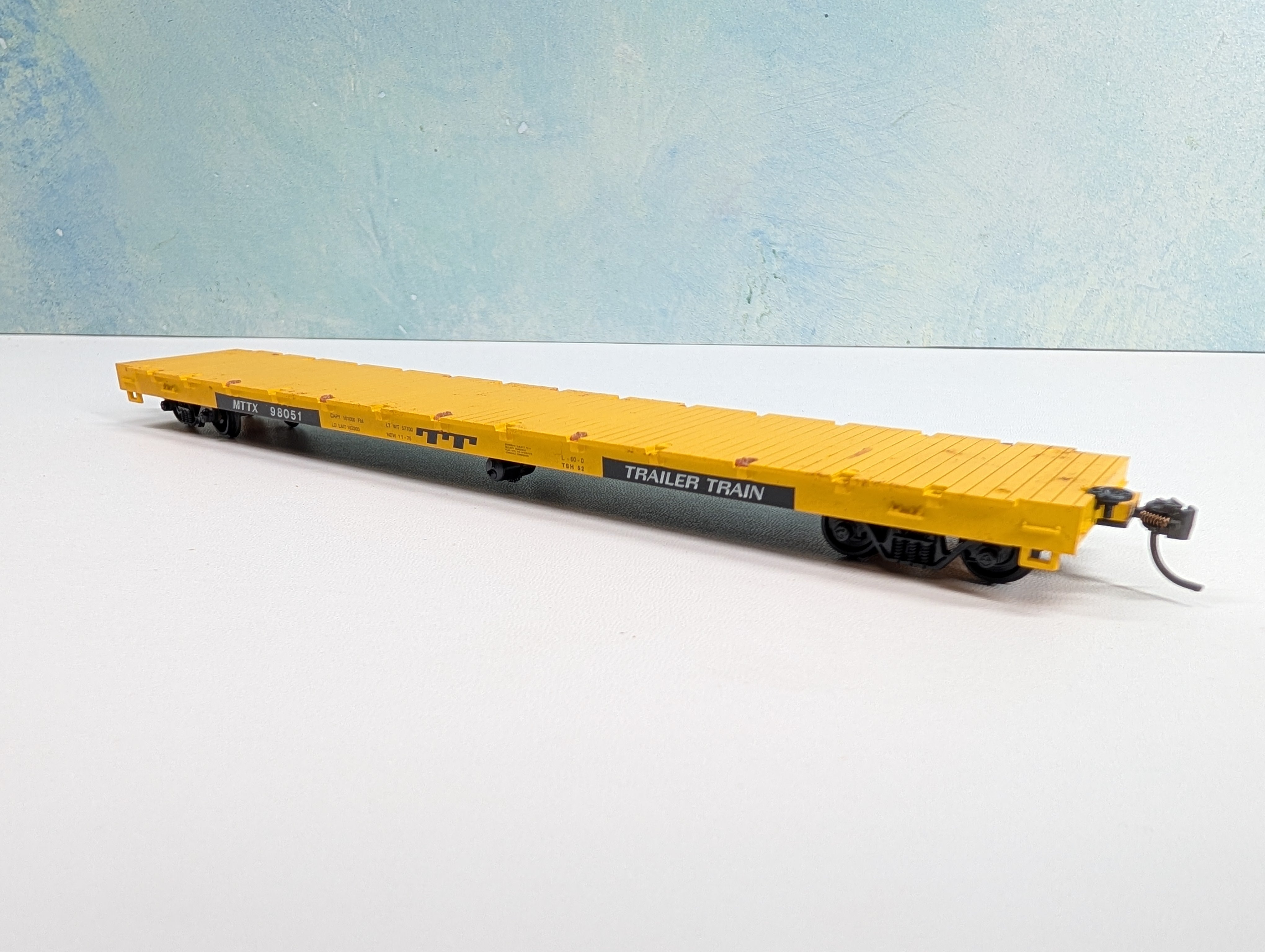 USED Roundhouse 1281 HO Scale 60' Flat Car Trailer Train MTTX #98051