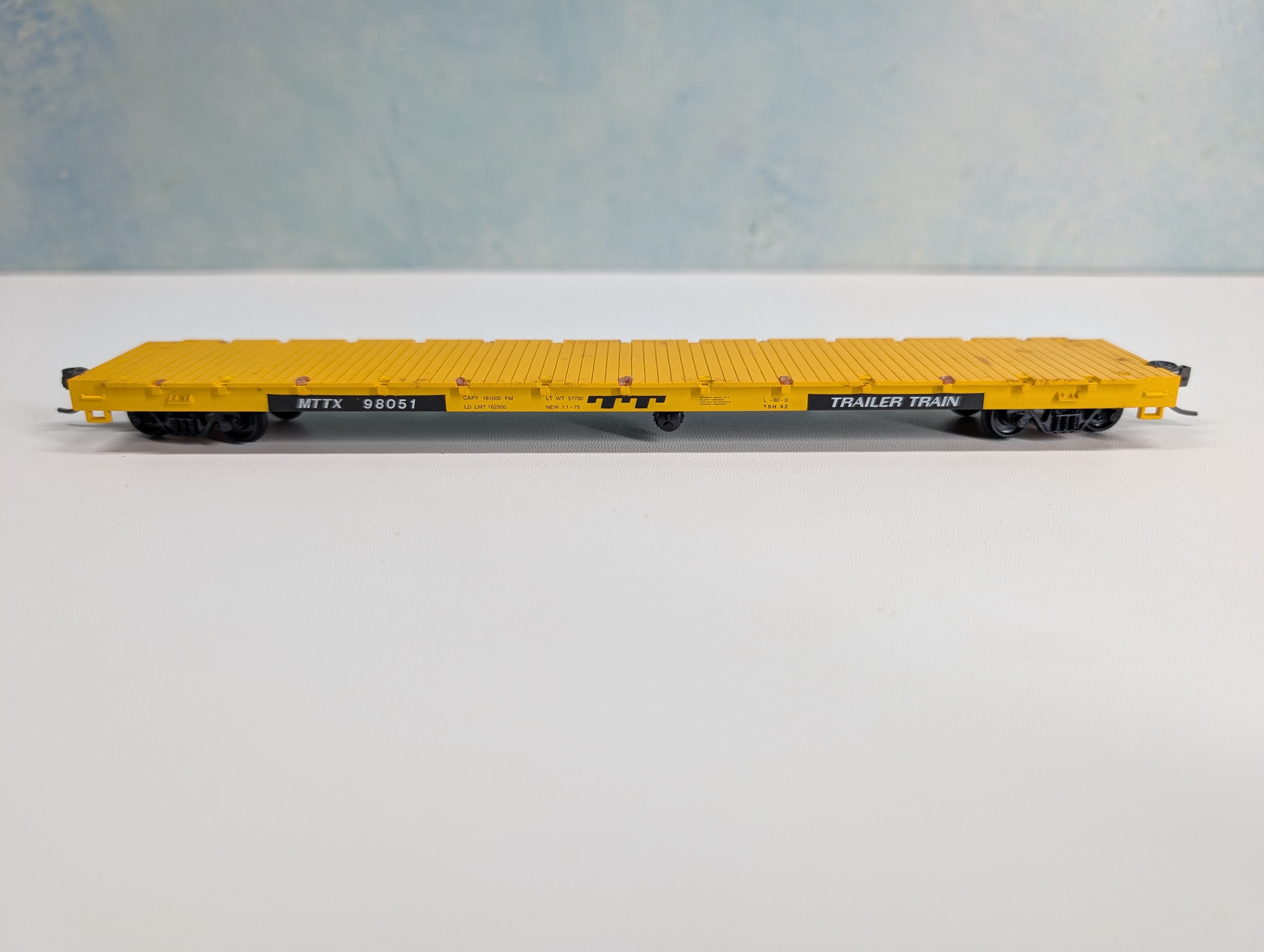 USED Roundhouse 1281 HO Scale 60' Flat Car Trailer Train MTTX #98051