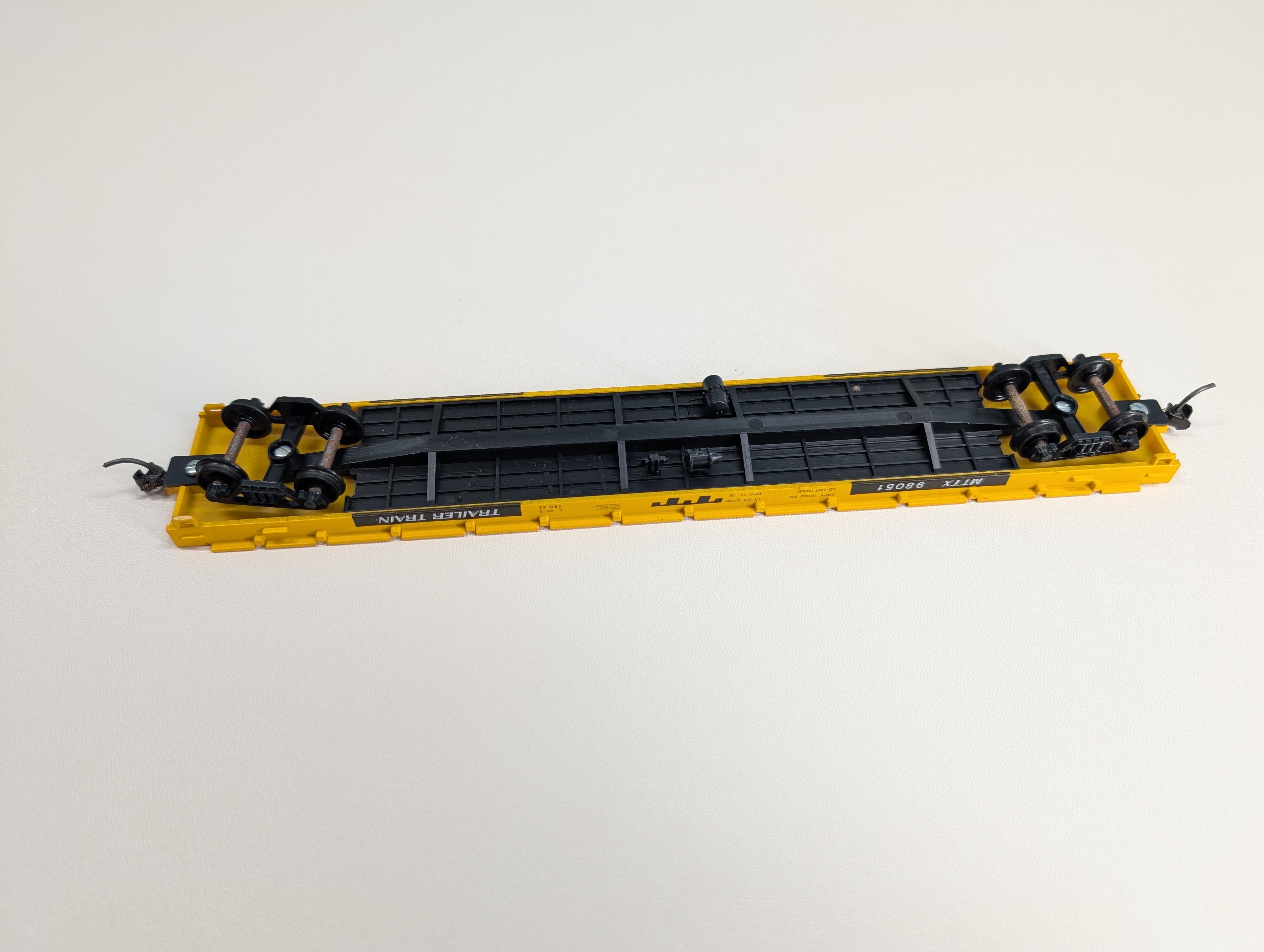 USED Roundhouse 1281 HO Scale 60' Flat Car Trailer Train MTTX #98051