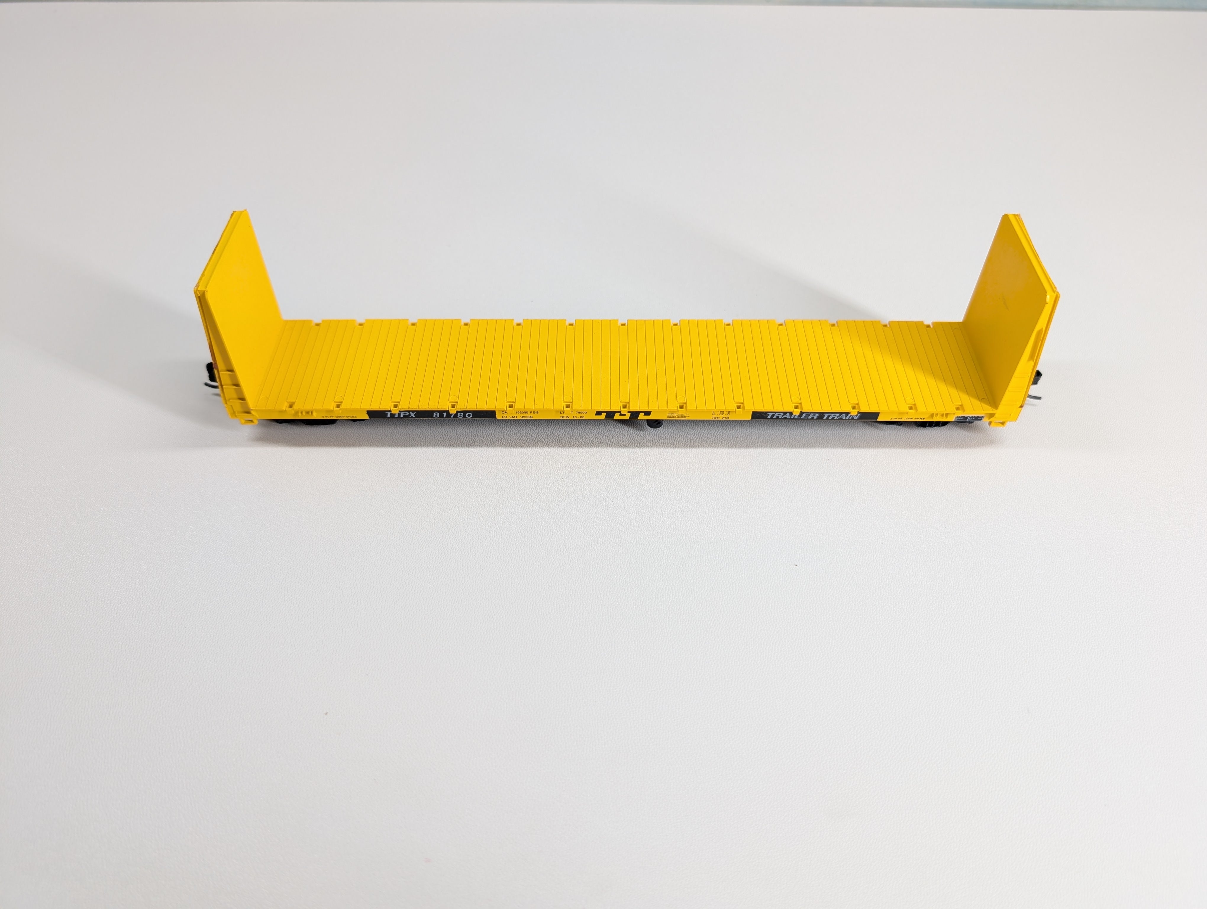 USED Roundhouse 1301 HO Scale 60' Bulkhead Flat Car Trailer Train TTPX #81780