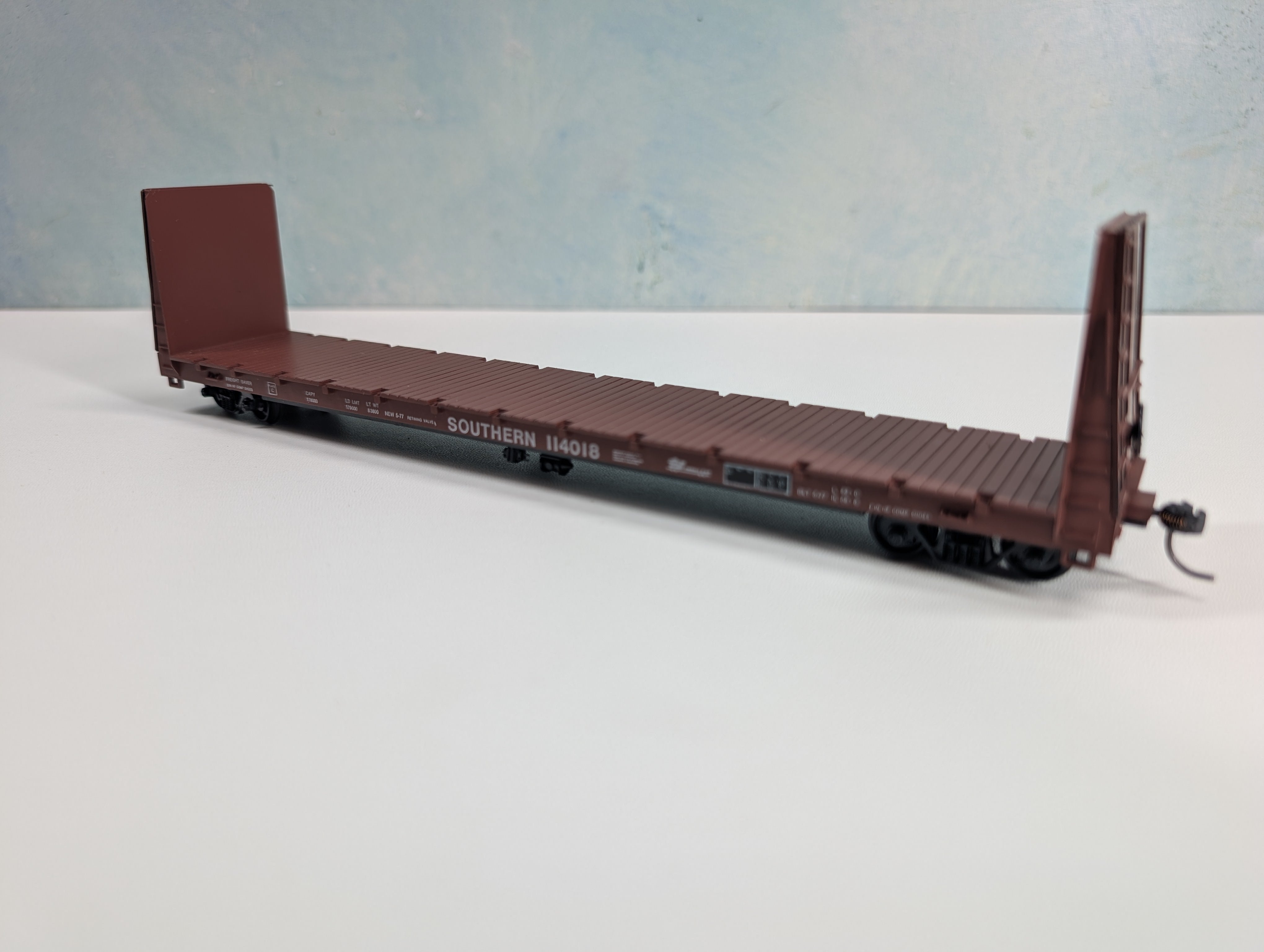 USED Roundhouse 1305 HO Scale 60' Bulkhead Flat Car Southern #114018