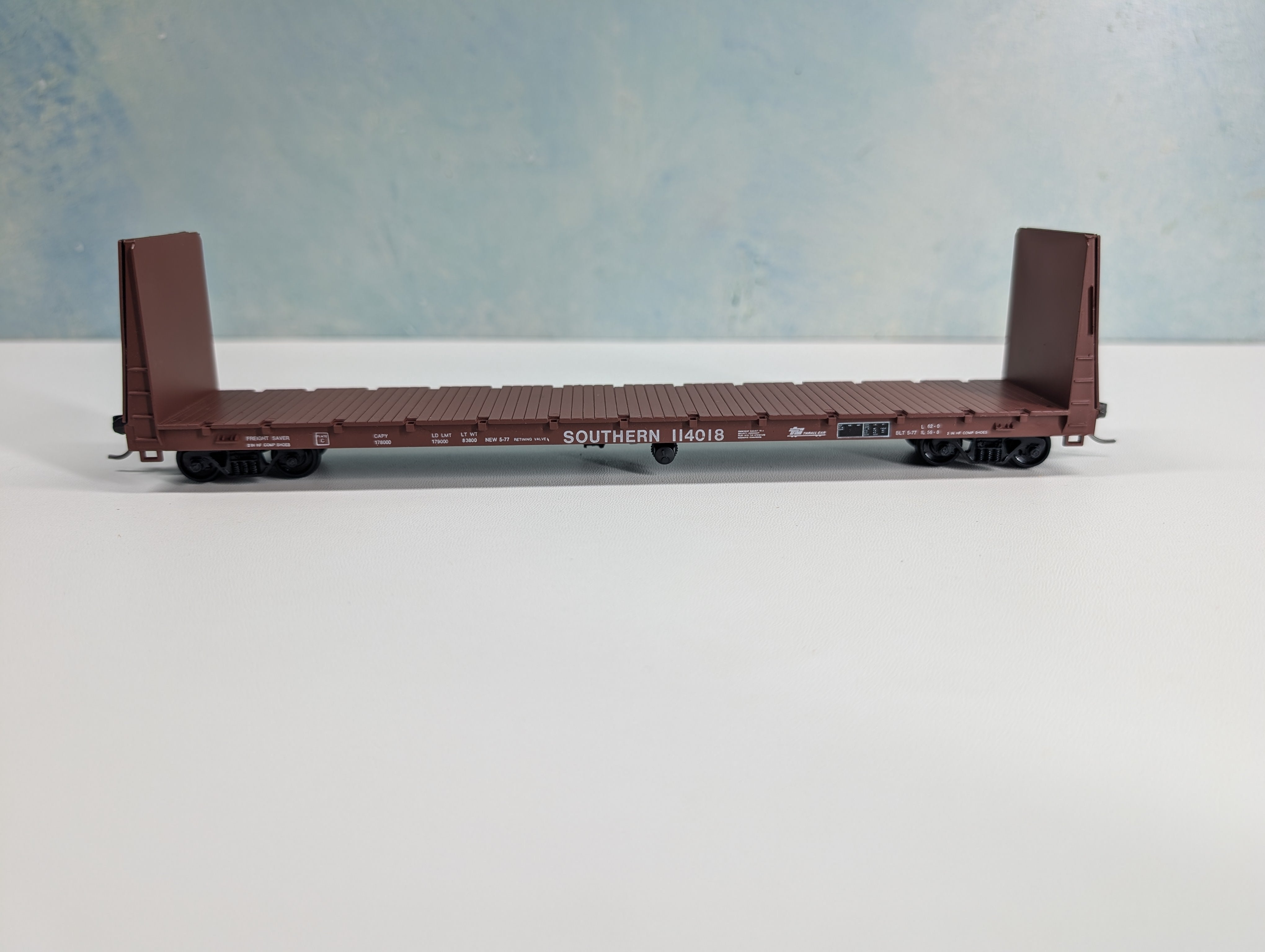 USED Roundhouse 1305 HO Scale 60' Bulkhead Flat Car Southern #114018