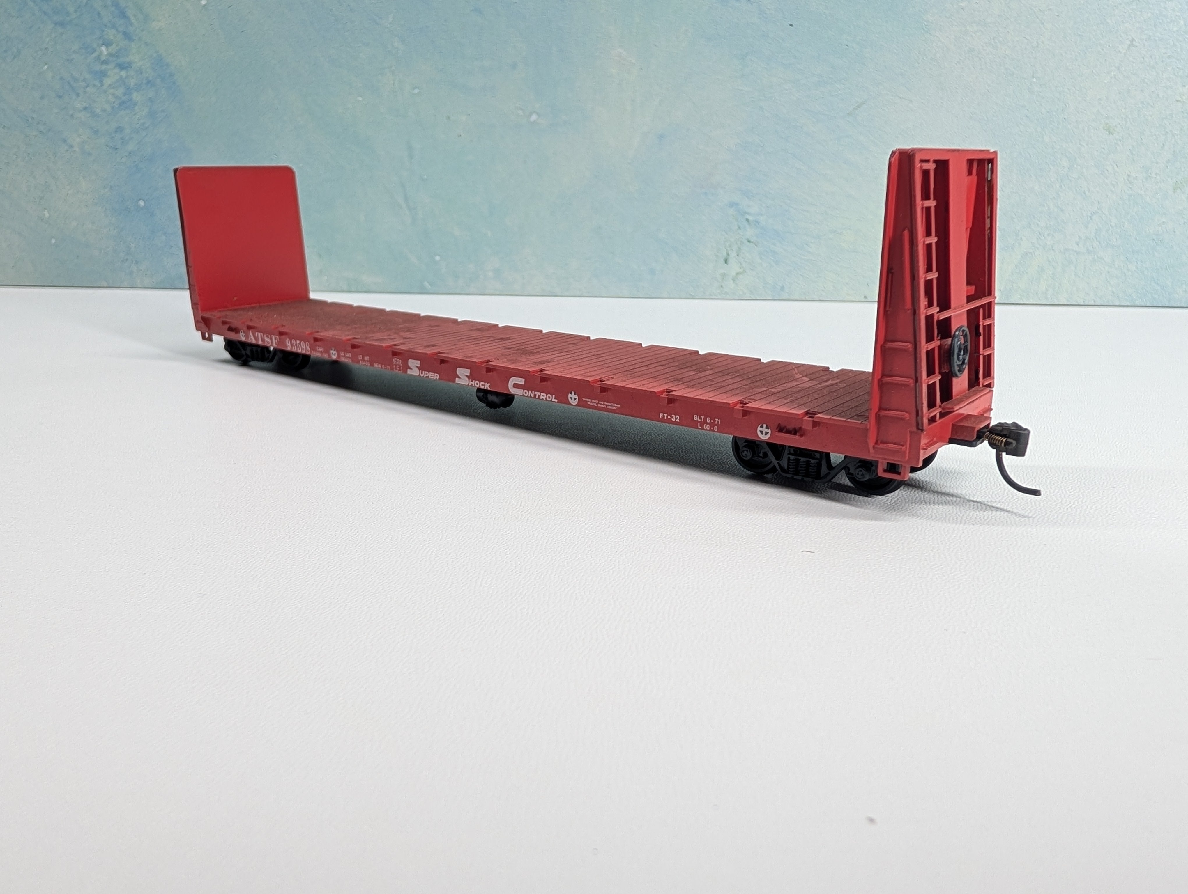USED Roundhouse 1311 HO Scale 60' Bulkhead Flat Car Santa Fe ATSF #93598