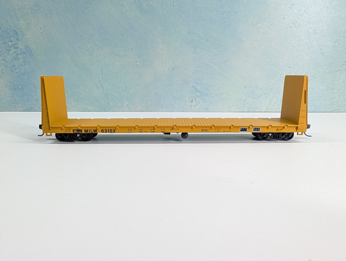 USED Roundhouse 1307 HO Scale 60' Bulkhead Flat Car Milwaukee Road MILW #62153