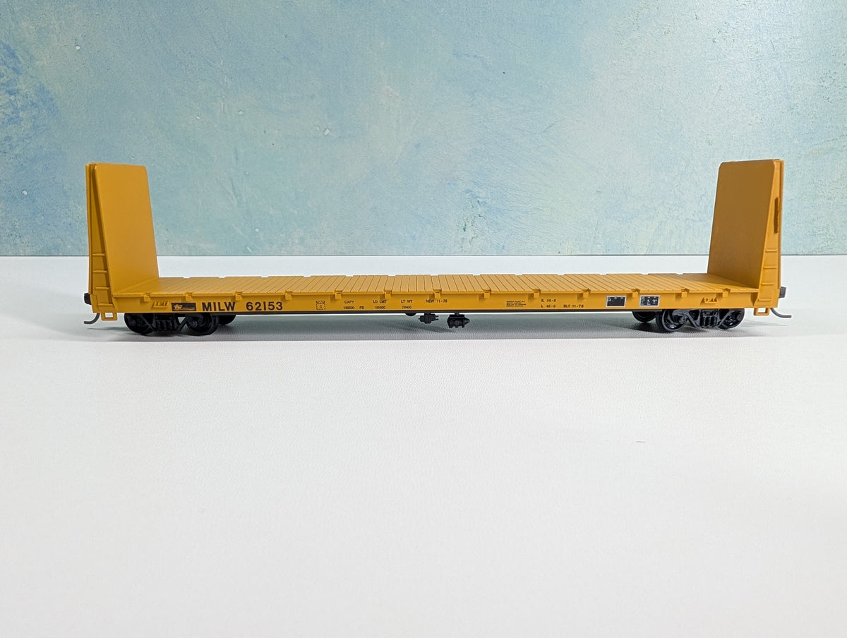 USED Roundhouse 1307 HO Scale 60' Bulkhead Flat Car Milwaukee Road MILW #62153