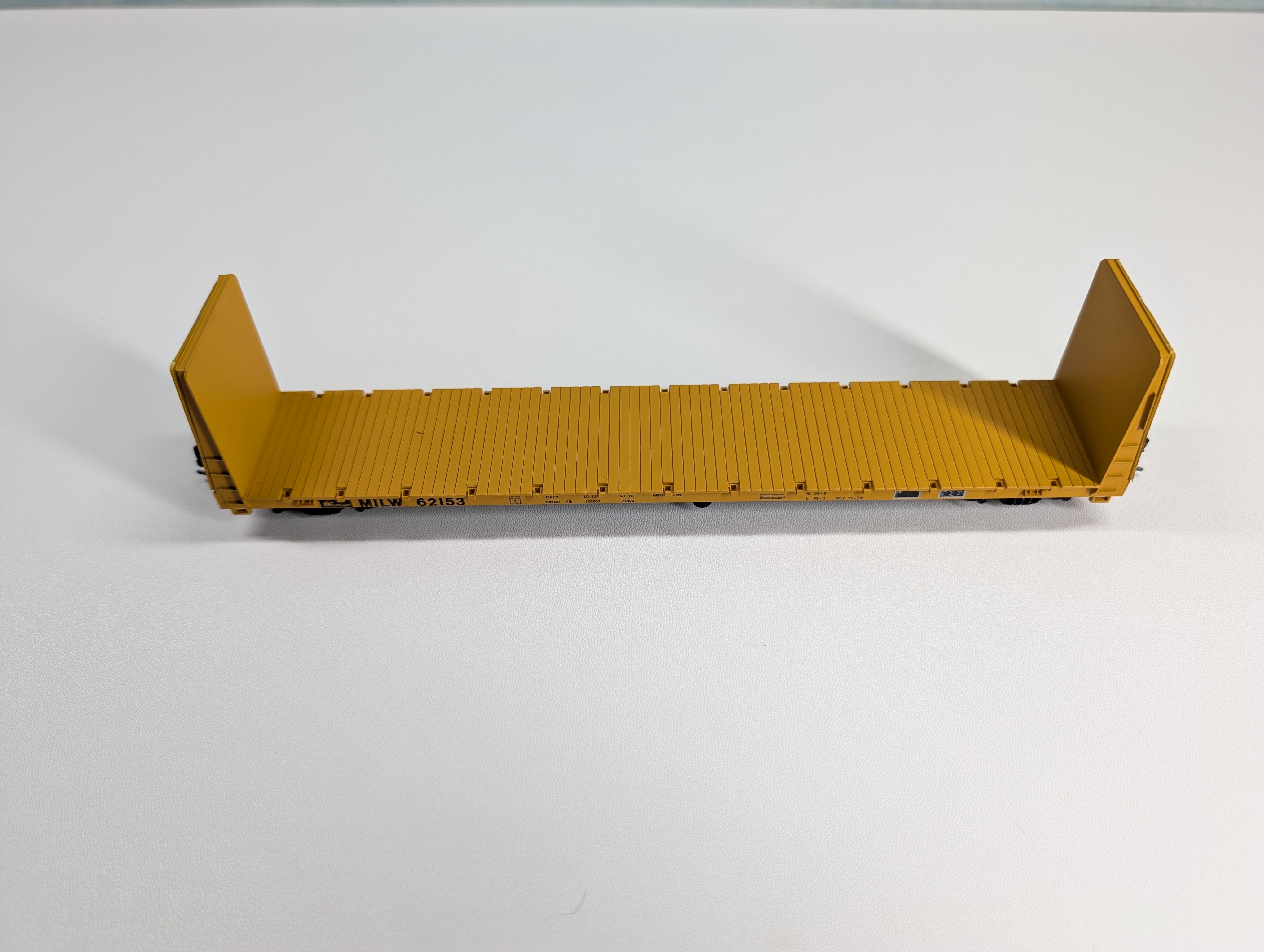 USED Roundhouse 1307 HO Scale 60' Bulkhead Flat Car Milwaukee Road MILW #62153