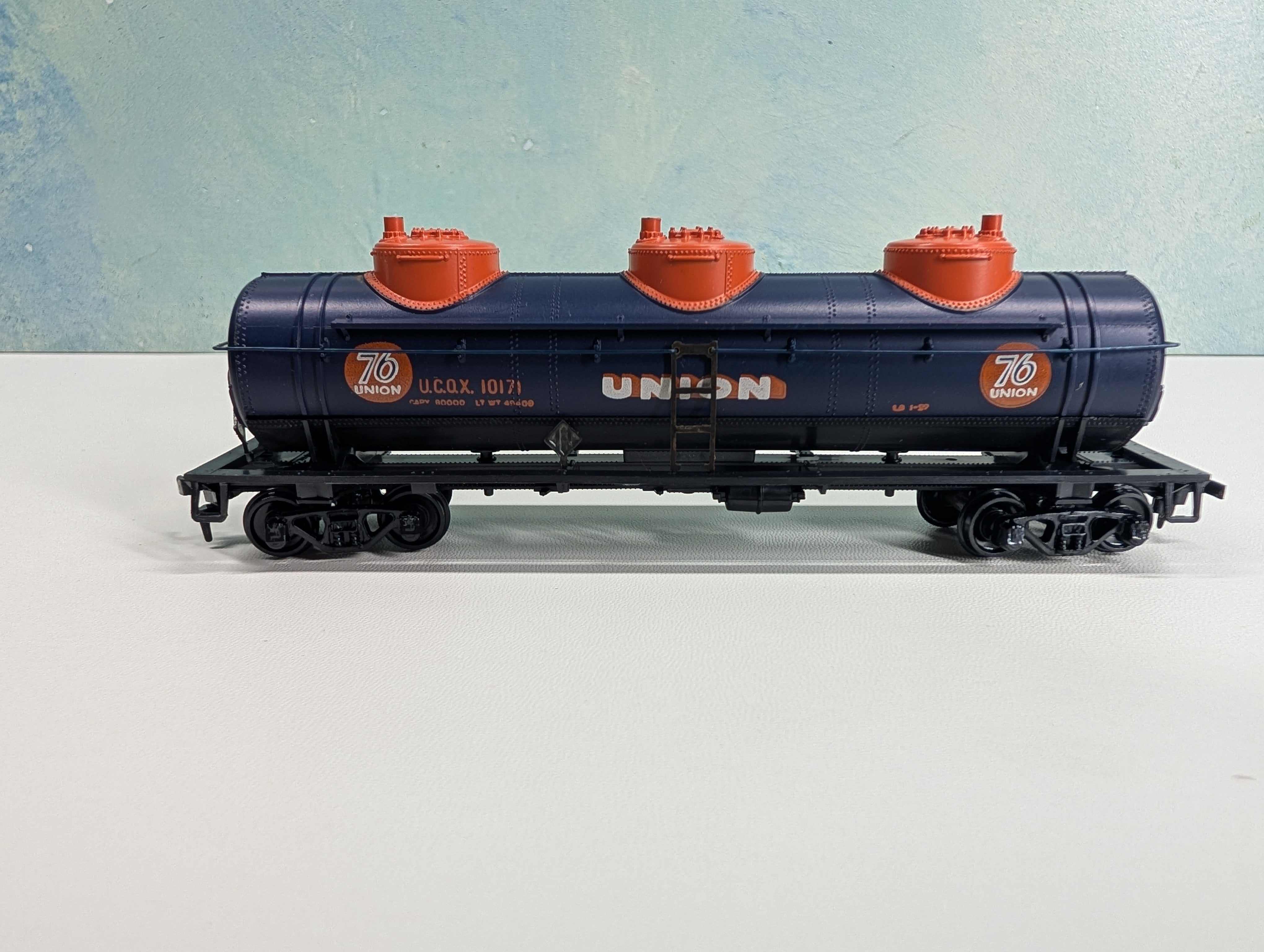 USED Athearn HO Scale 3 Dome Tank Car Union Oil UCOX #10171