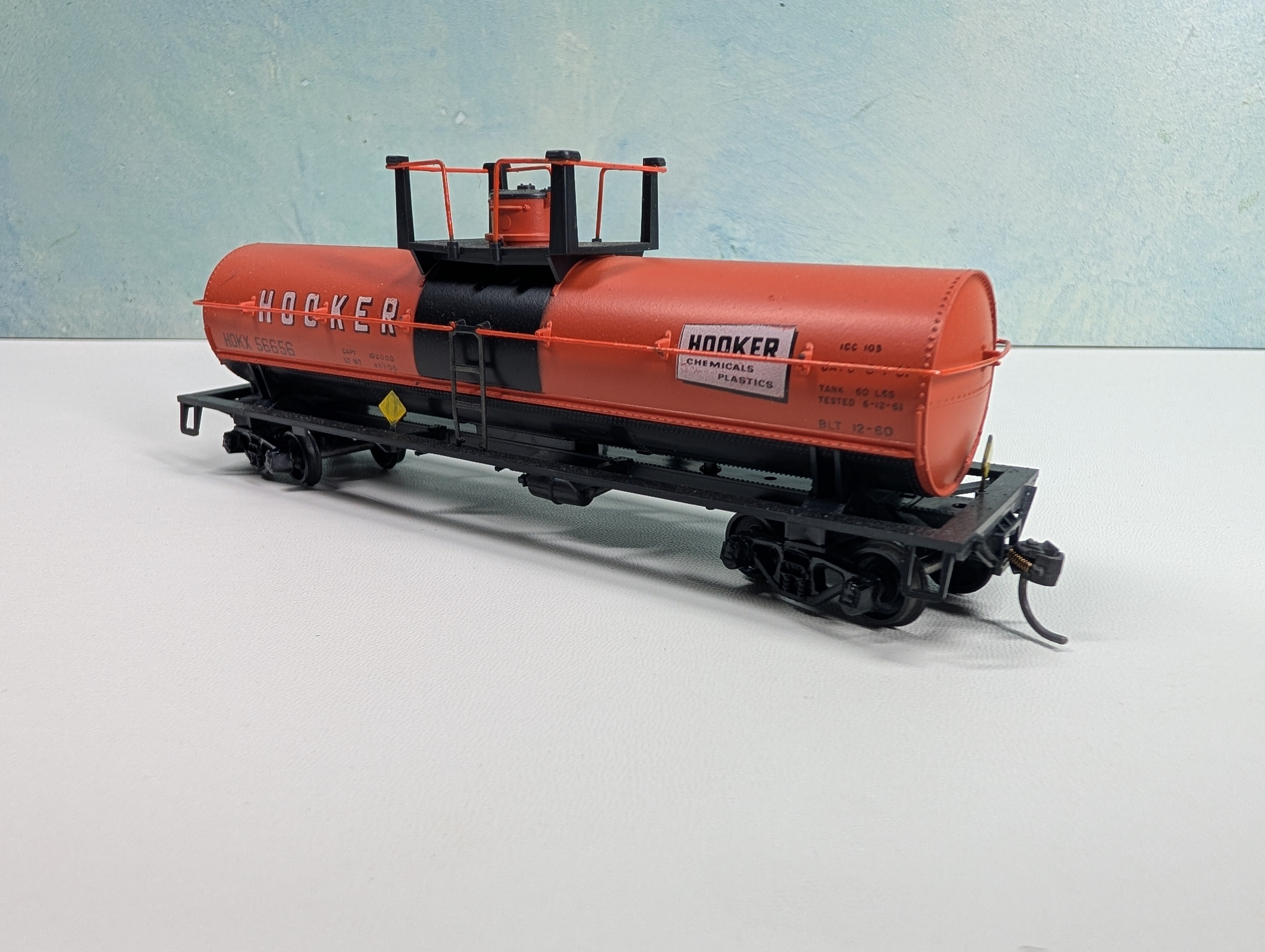 USED Athearn HO Scale Chemical Tank Car Hooker HOKX #56656
