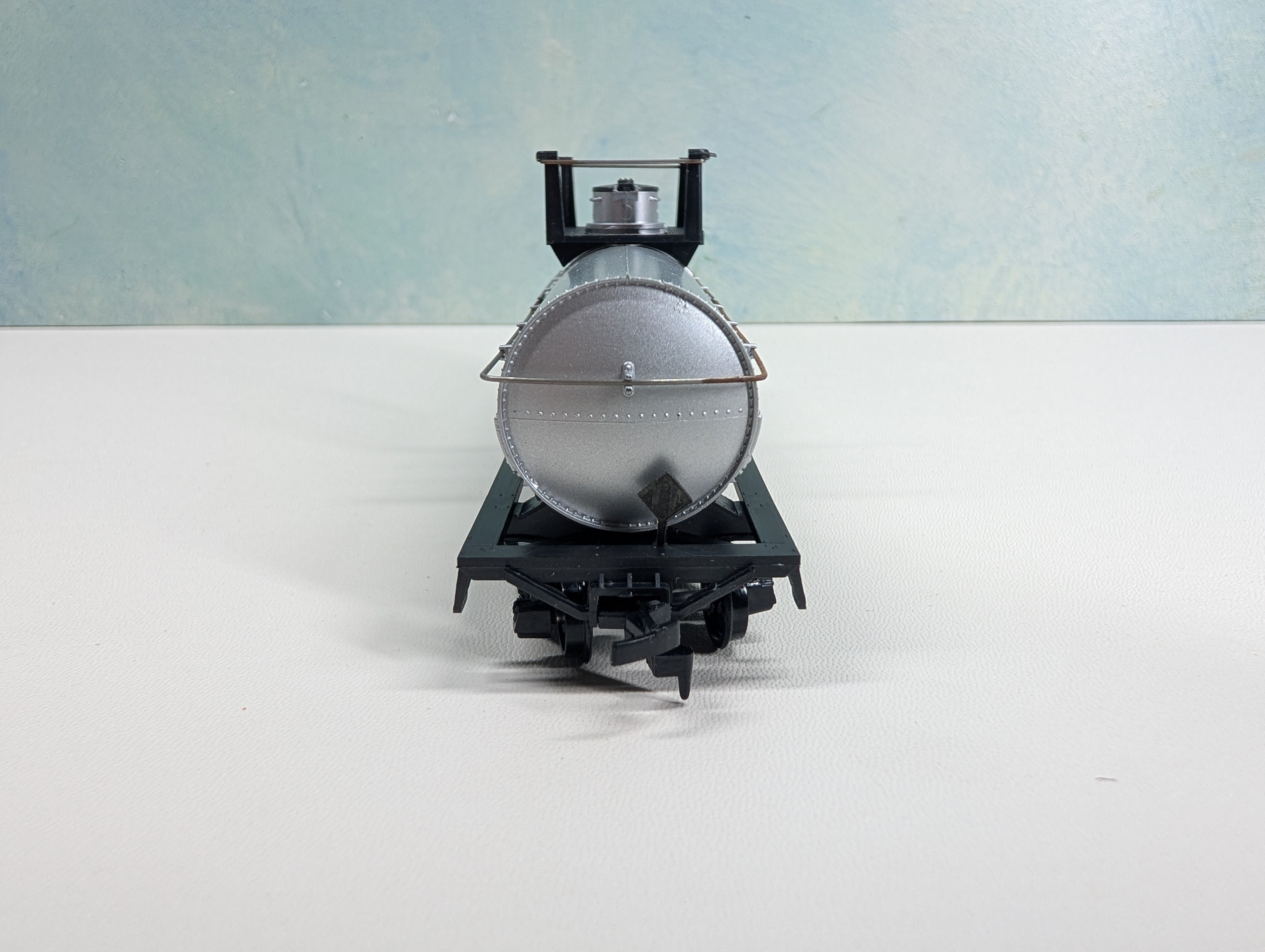 USED Athearn HO Scale Chemical Tank Car Dupont SHPX #3246