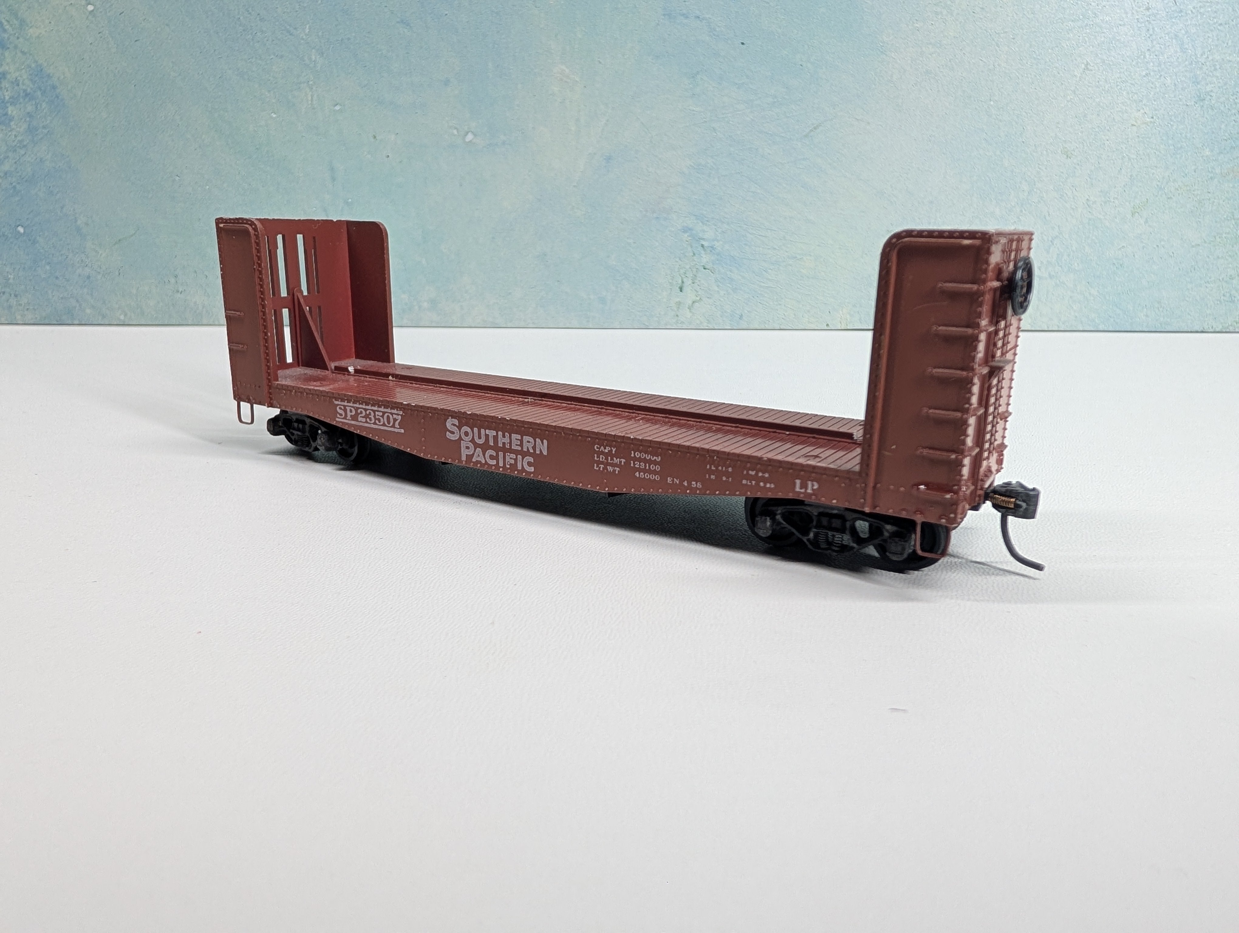 USED Athearn HO Scale 40' Bulkhead Flat Car Southern Pacific SP #23507 Red Brown