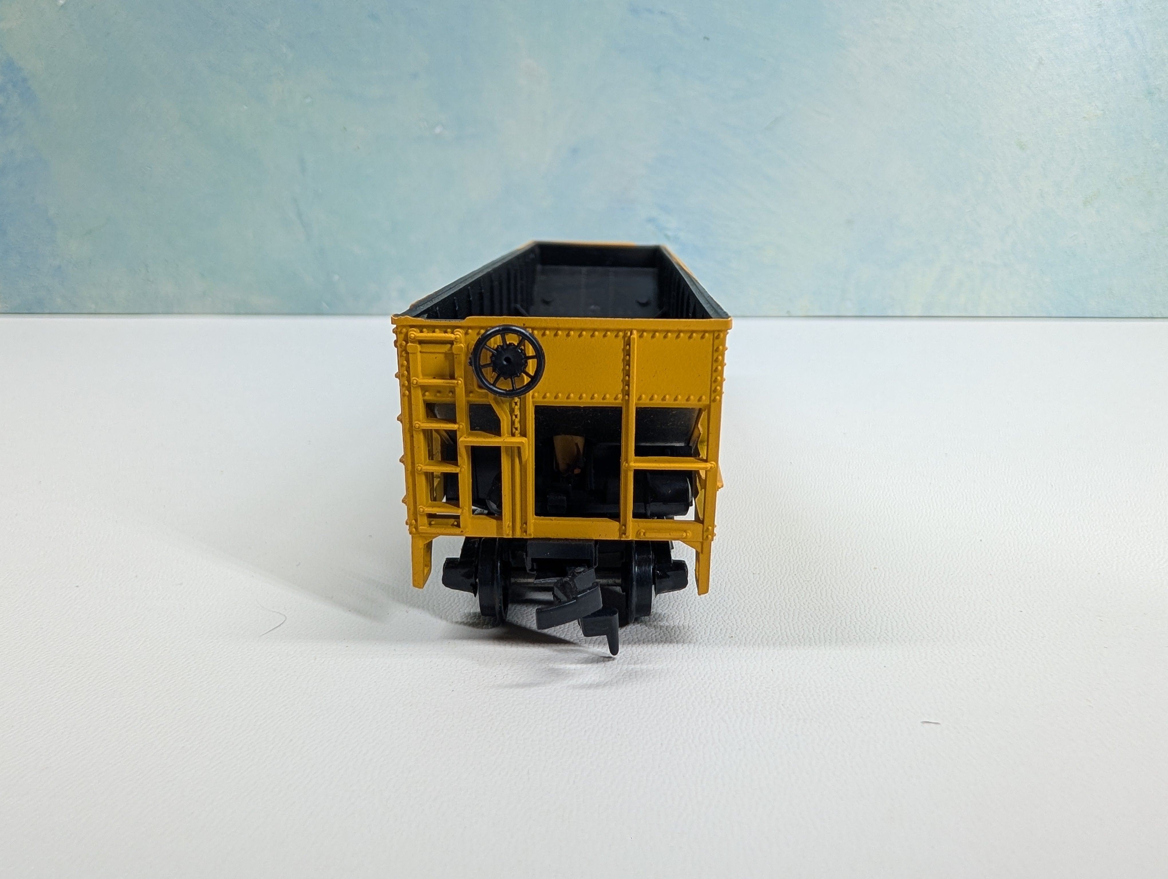 USED Athearn HO Scale 4 Bay Operating Hopper Peabody Short Line PSL #6671