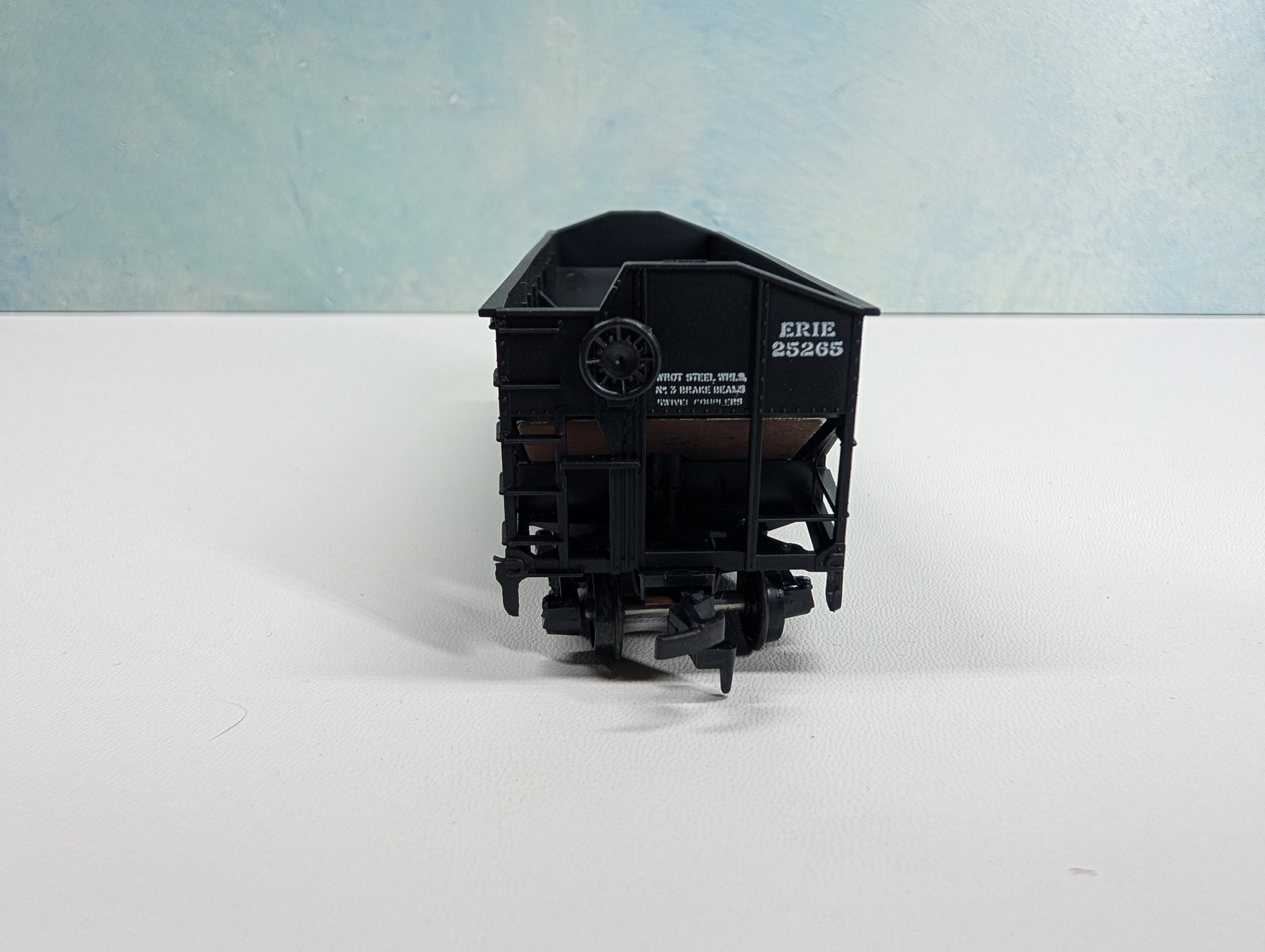 USED Athearn HO Scale 34' Offset-Side Hopper Erie #25265
