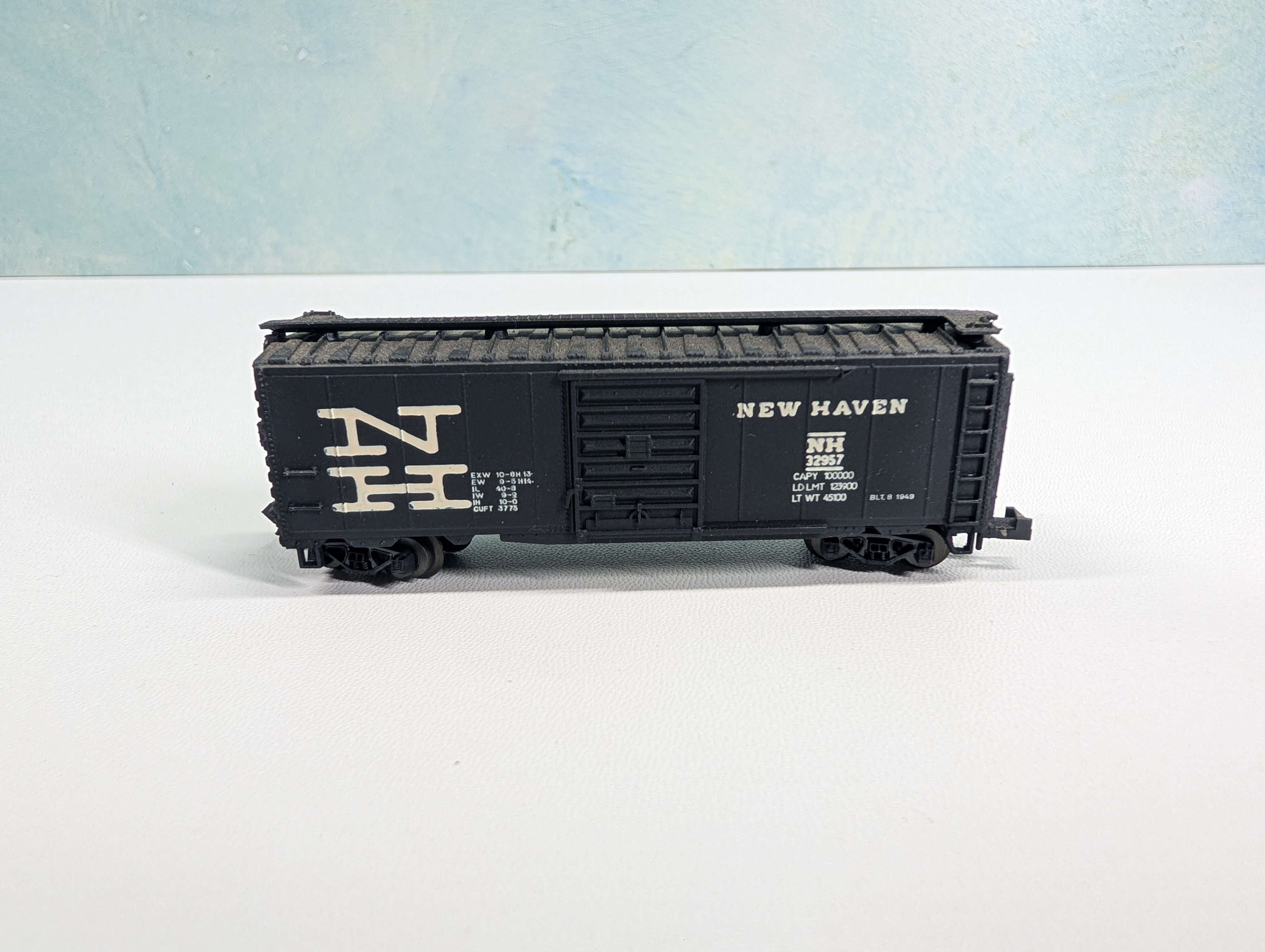 USED Postage Stamp Trains Aurora N Scale Box Car New Haven NH #32957