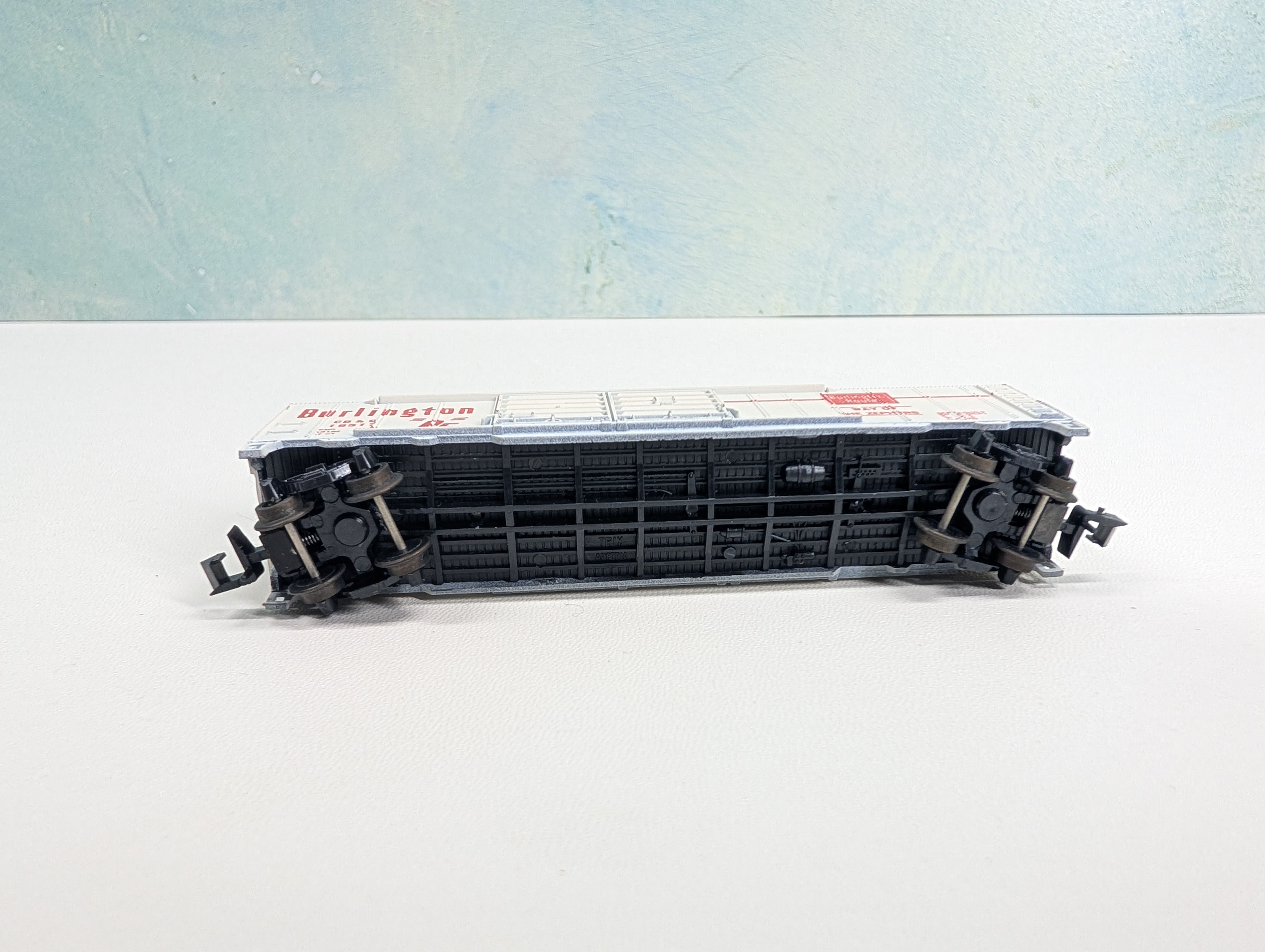 USED Postage Stamp Trains Aurora N Scale 50' DD Box Car Burlington CB&Q #18517 White