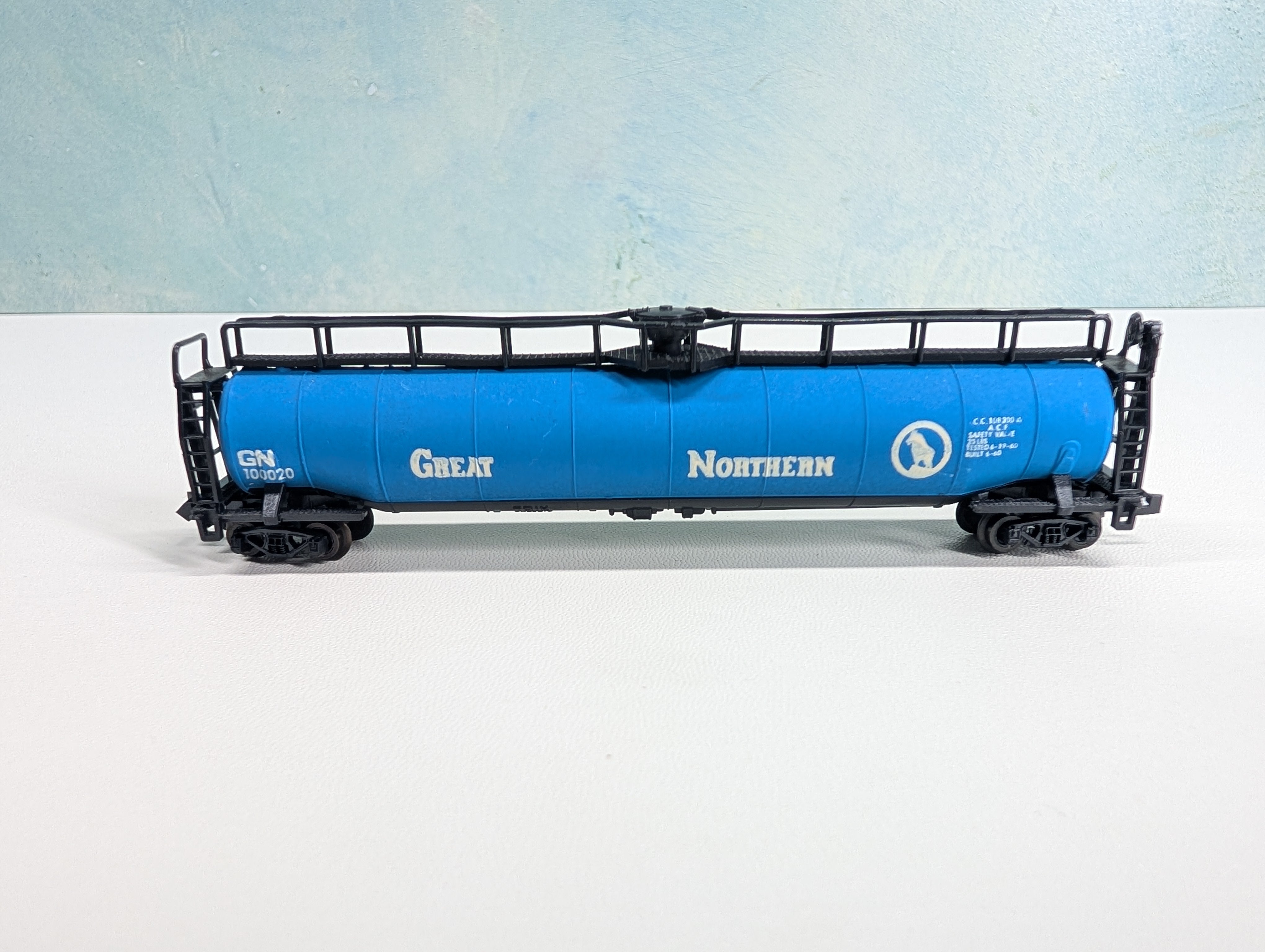 USED Postage Stamp Trains Aurora N Scale Jumbo Tank Car Great Northern GN #100020