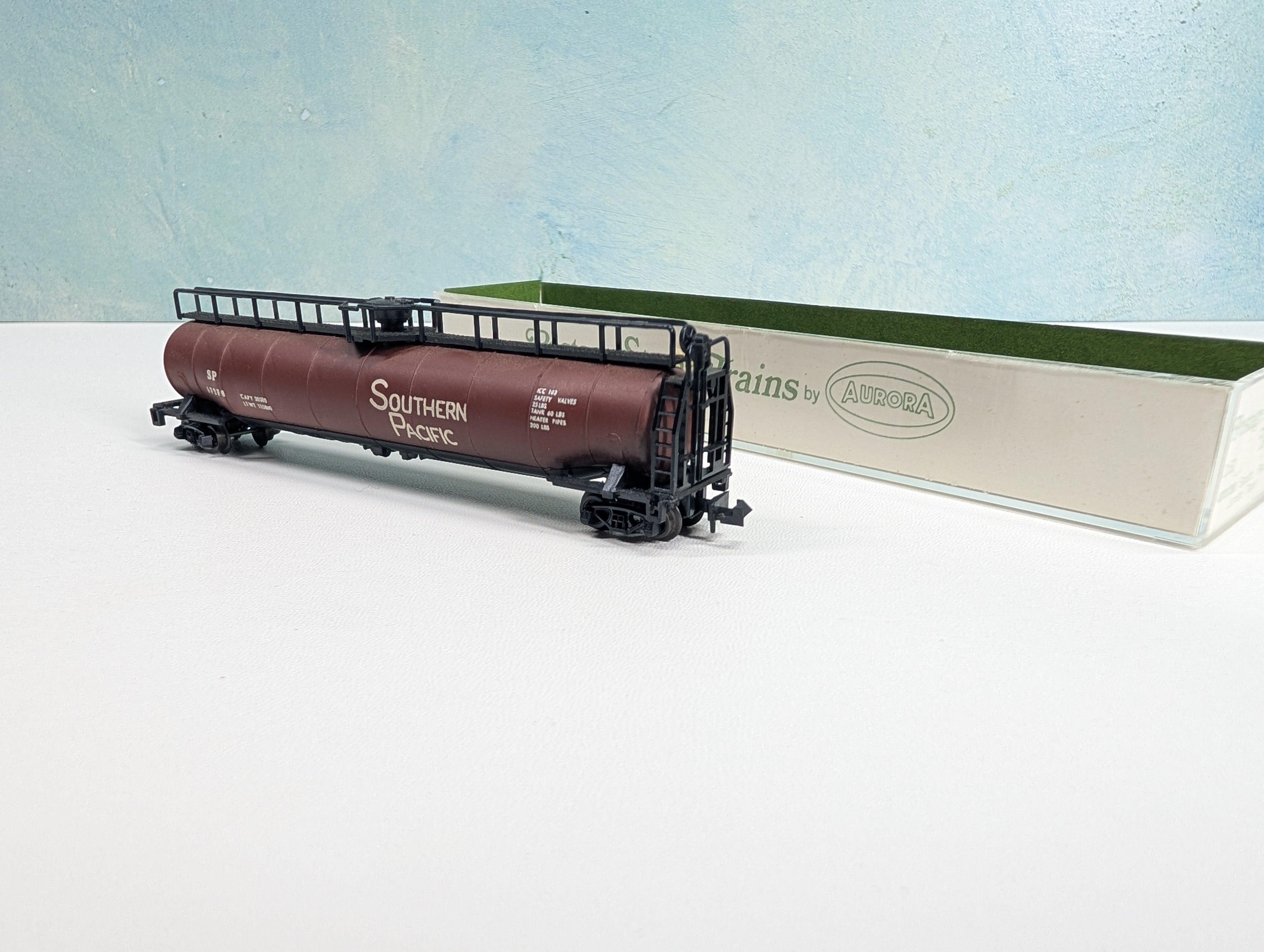USED Postage Stamp Trains Aurora N Scale Jumbo Tank Car Southern Pacific SP #67270