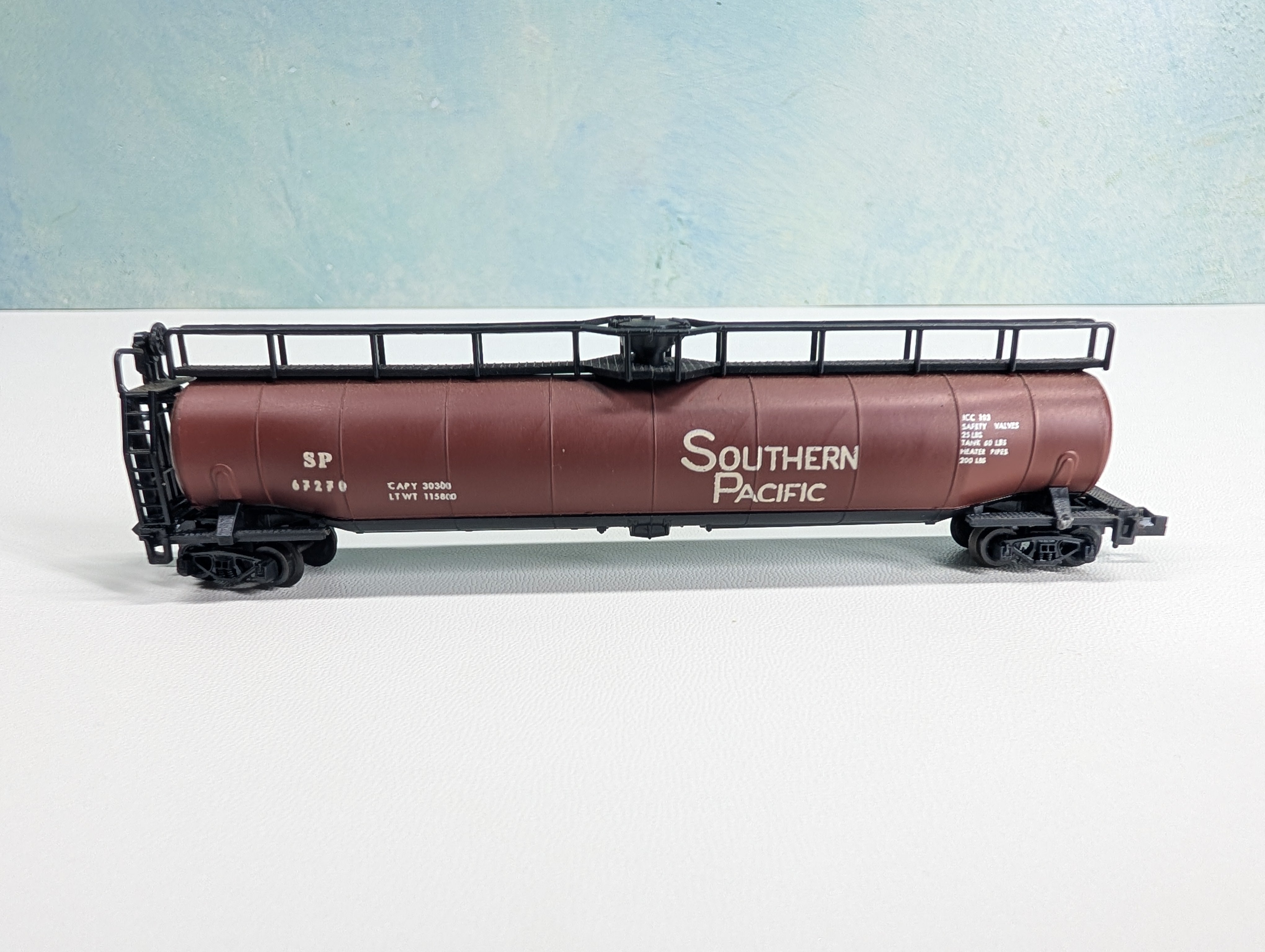 USED Postage Stamp Trains Aurora N Scale Jumbo Tank Car Southern Pacific SP #67270