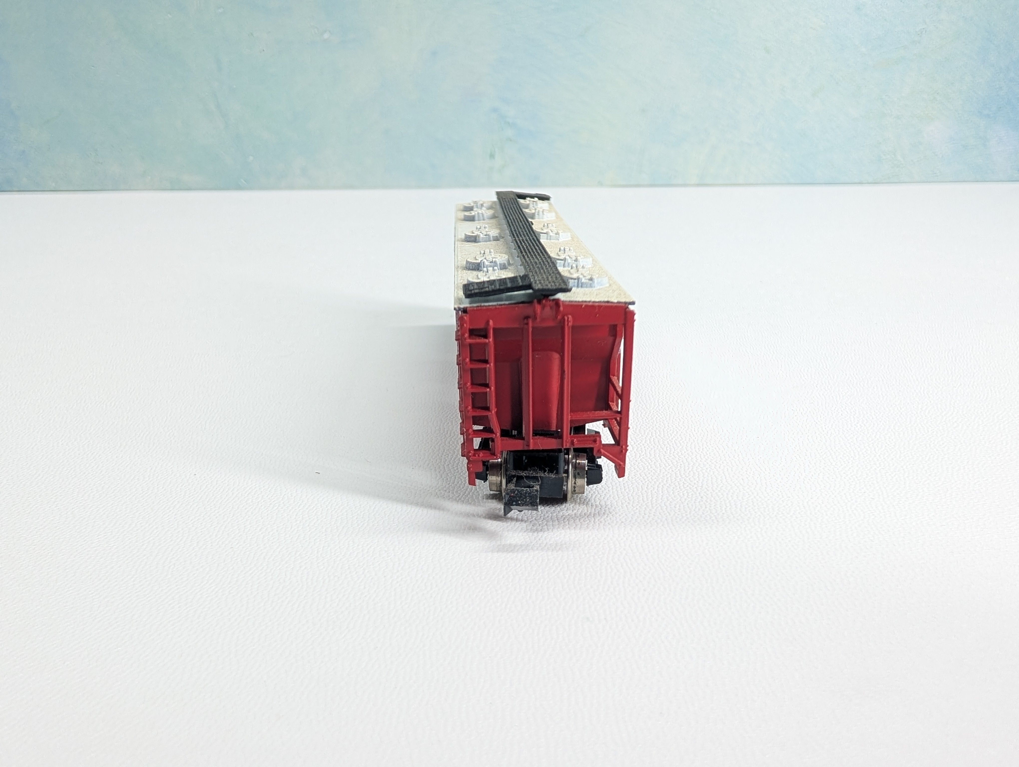 USED Postage Stamp Trains Aurora N Scale 47' Covered Hopper Bakelite Plastics UCPX #3002 Union Carbide
