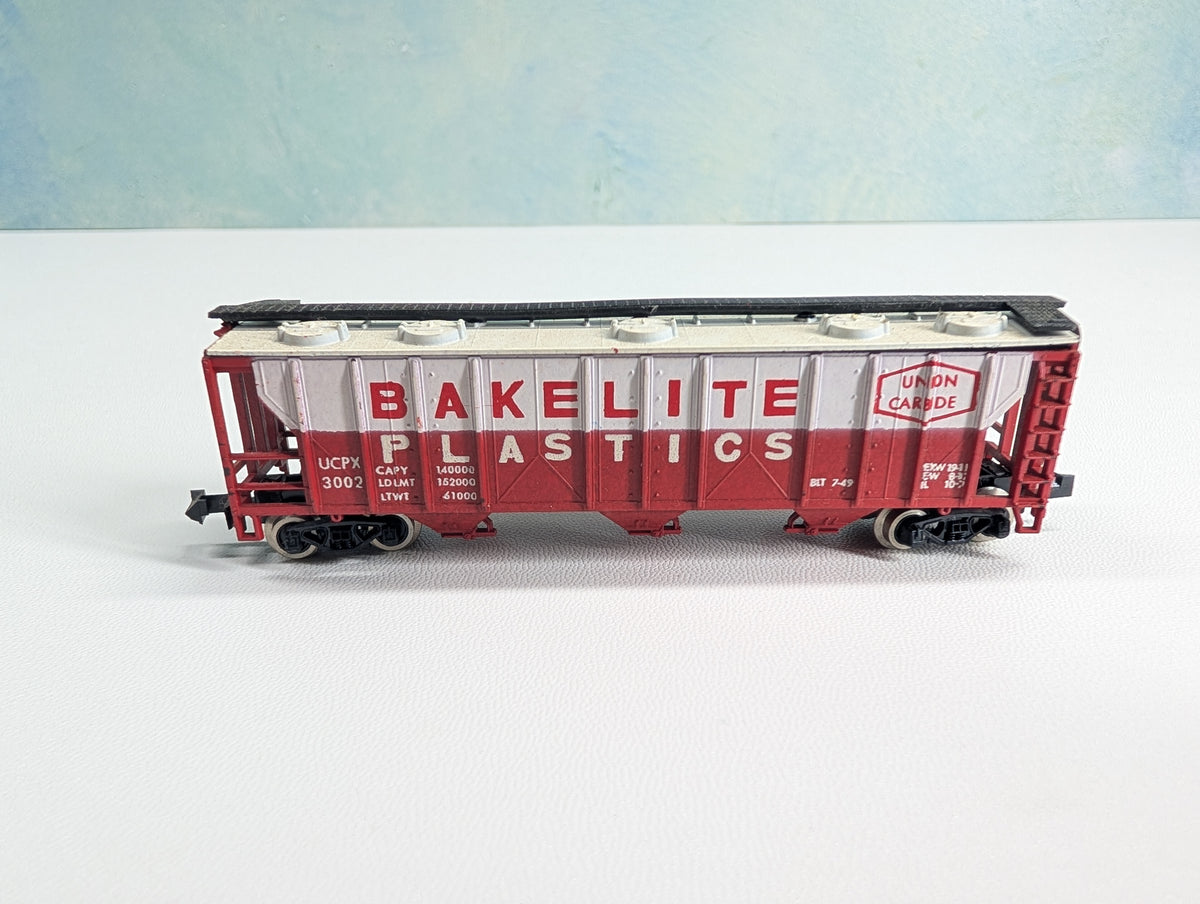 USED Postage Stamp Trains Aurora N Scale 47' Covered Hopper Bakelite Plastics UCPX #3002 Union Carbide