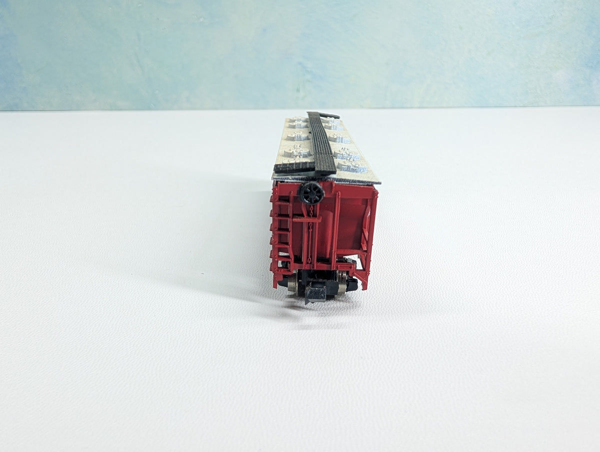 USED Postage Stamp Trains Aurora N Scale 47' Covered Hopper Bakelite Plastics UCPX #3002 Union Carbide