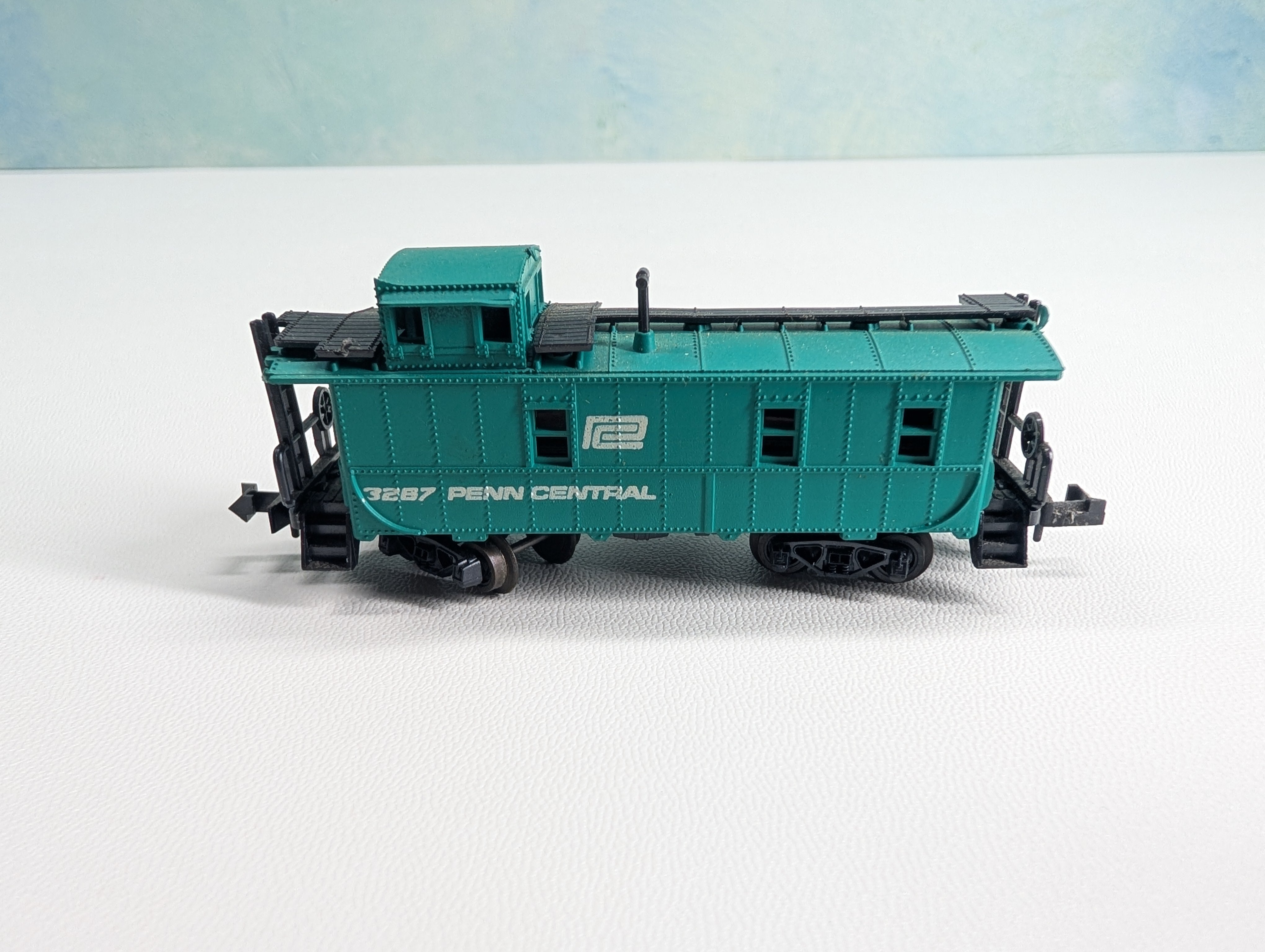 USED Postage Stamp Trains Aurora N Scale Caboose Penn Central PC #3287