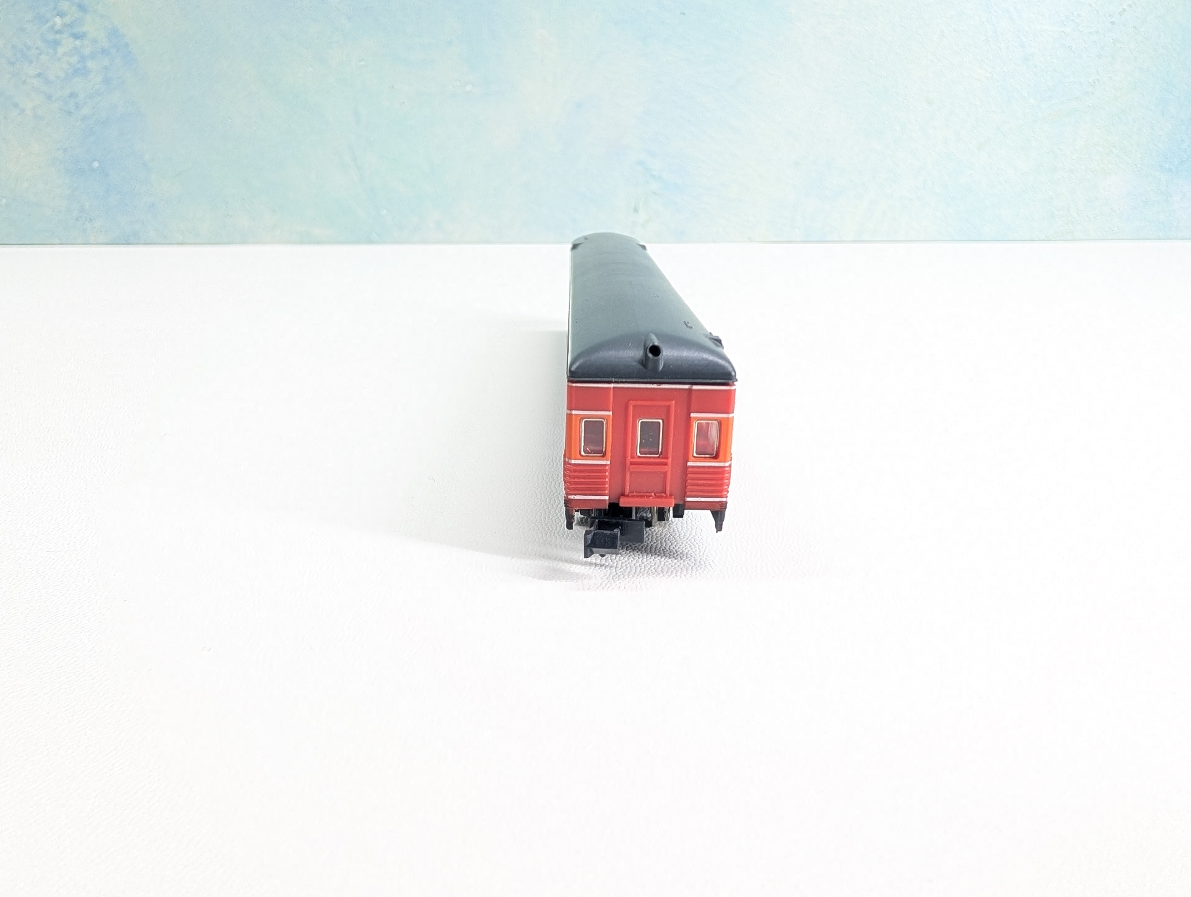 USED Con-Cor N Scale Passenger Car Southern Pacific Lines Daylight