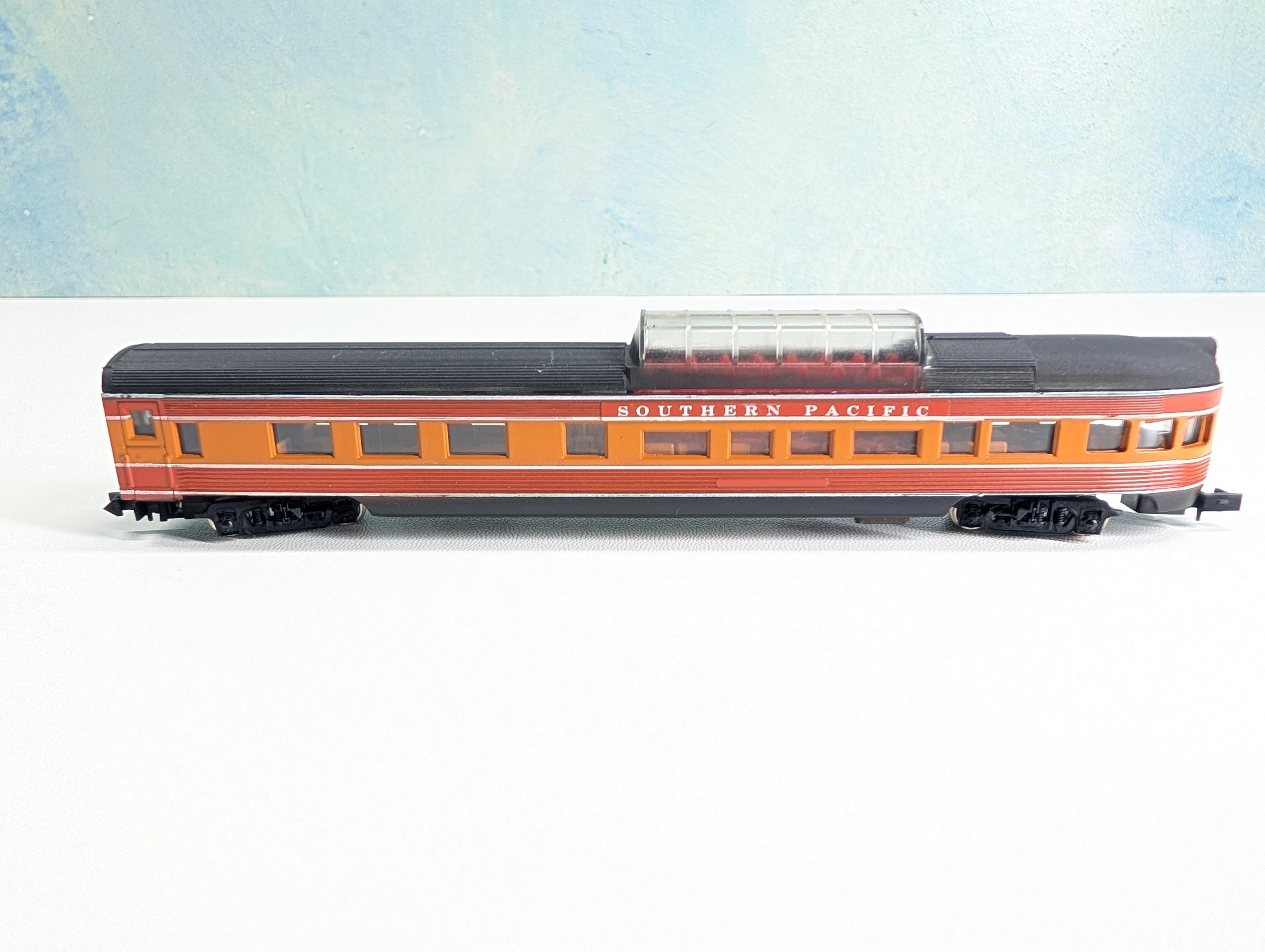USED Con-Cor N Scale OBS Dome Passenger Car Southern Pacific Daylight