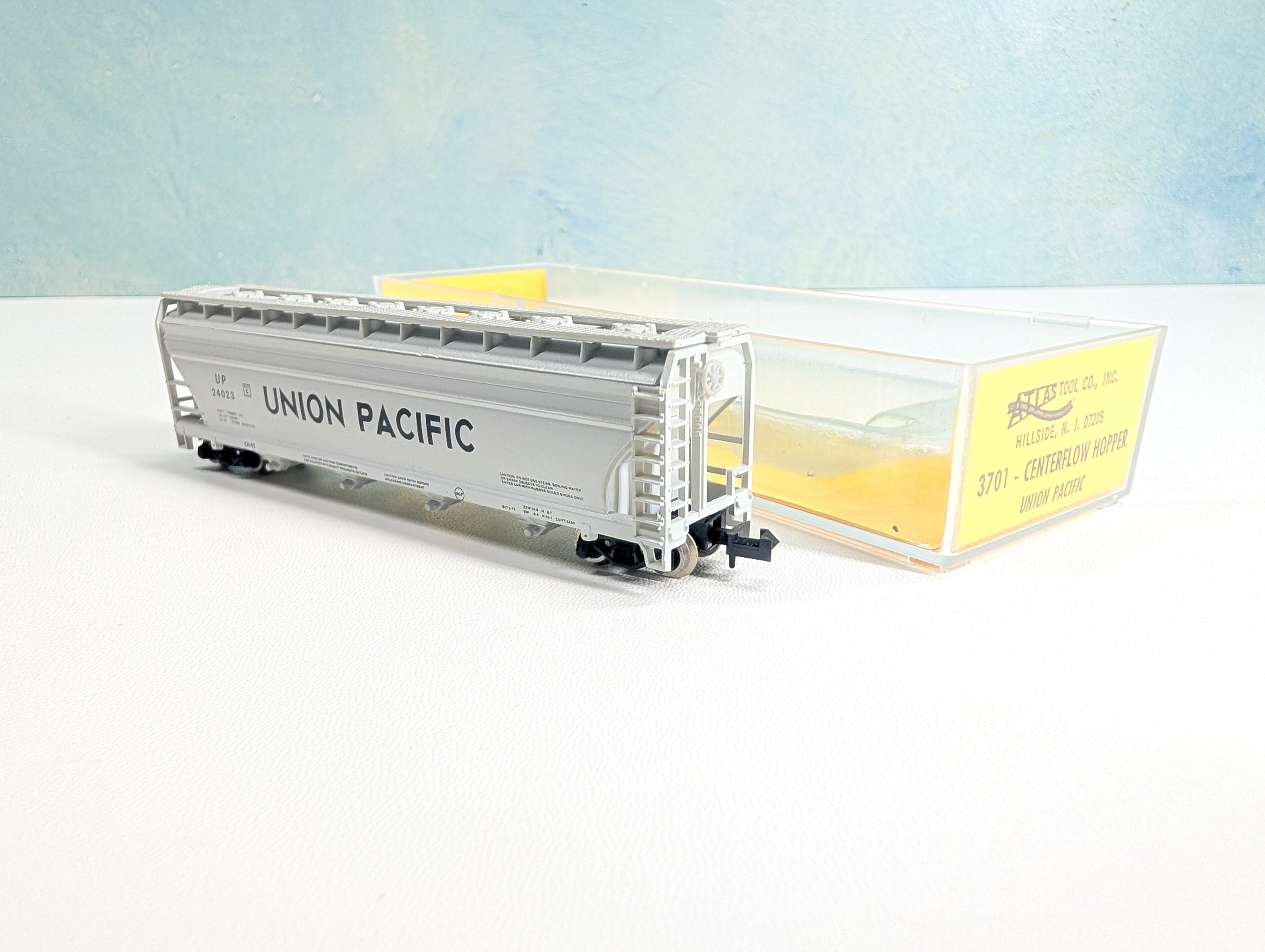 USED Atlas 3701 N Scale ACF Centerflow Hopper Union Pacific UP #24023