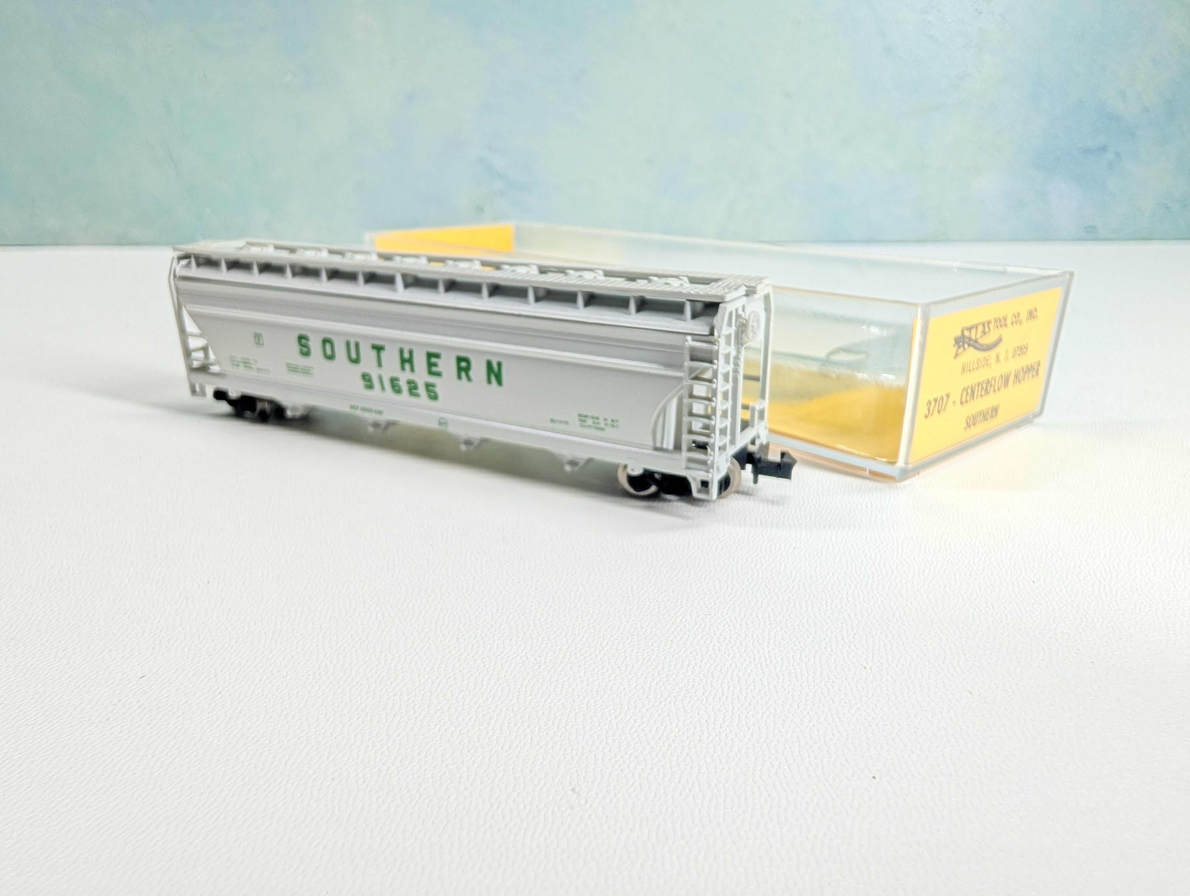 USED Atlas 3707 N Scale ACF Centerflow Hopper Southern #91625