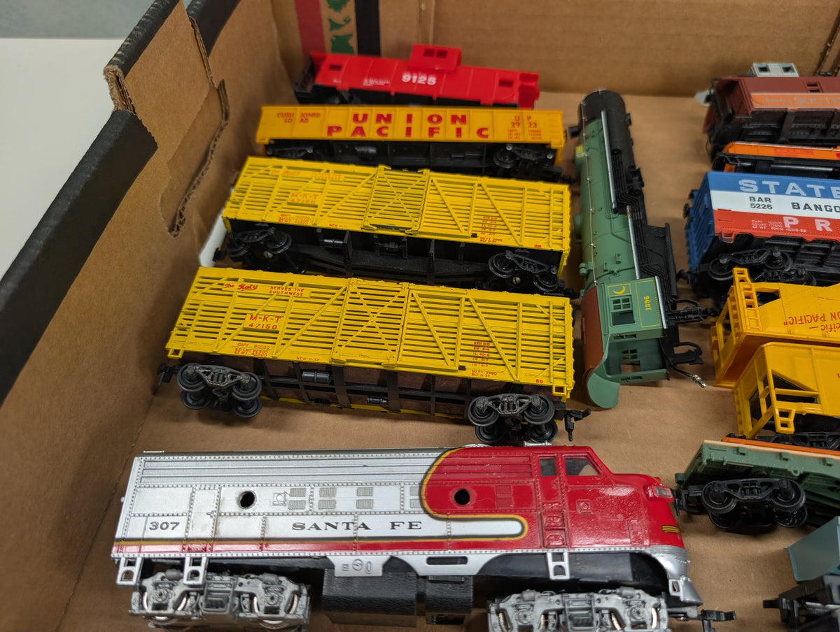 USED HO Scale Lot of Parts/Repairs Box Cars, Locomotive, Hoppers +more