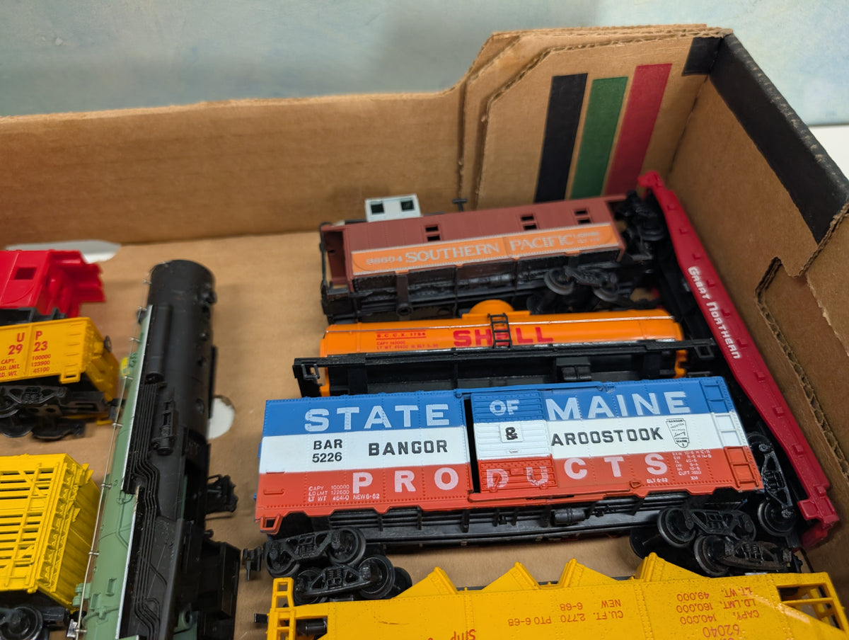 USED HO Scale Lot of Parts/Repairs Box Cars, Locomotive, Hoppers +more