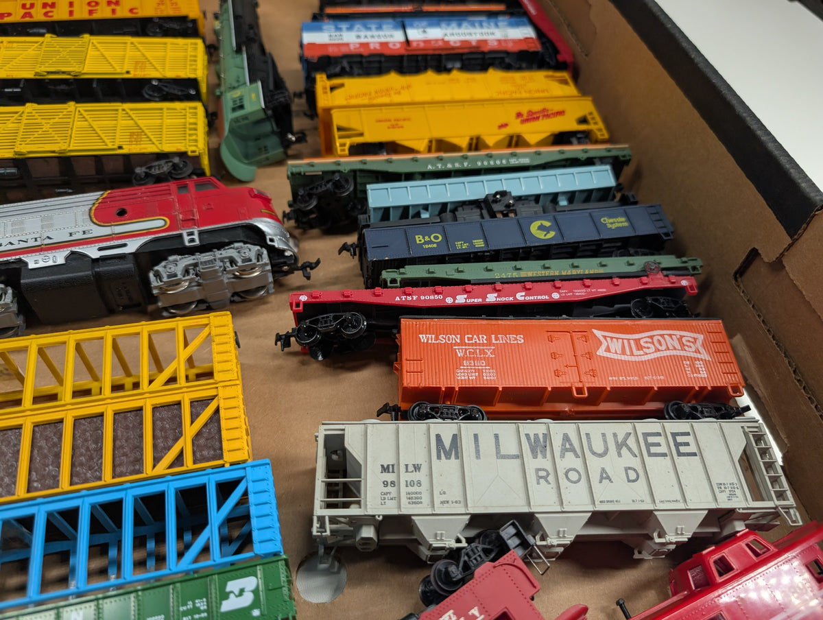 USED HO Scale Lot of Parts/Repairs Box Cars, Locomotive, Hoppers +more