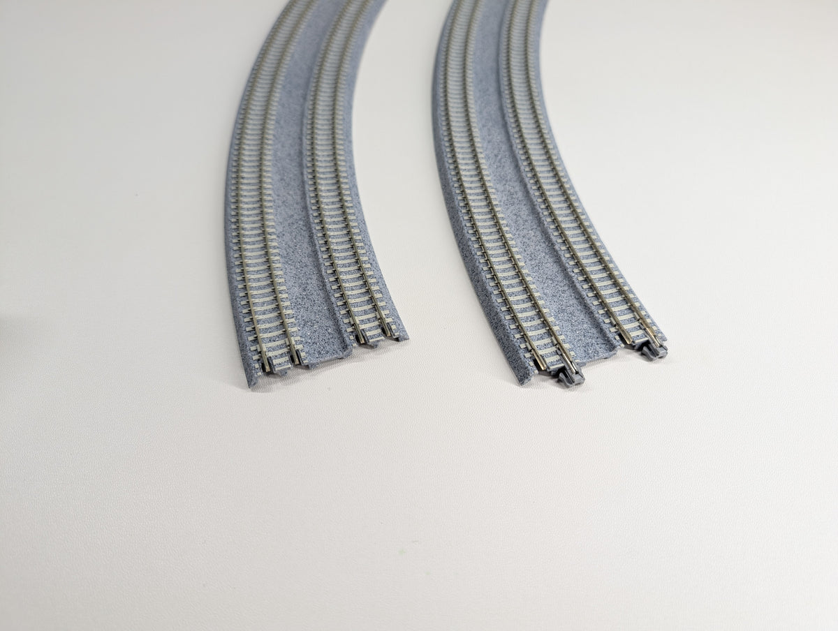 USED KATO 20-185 N Scale Concrete Tie Double Track (480/447mm, 18 7/8" - 17 5/8" 45R) Curve Unitrack, Code 80 (2 pcs)