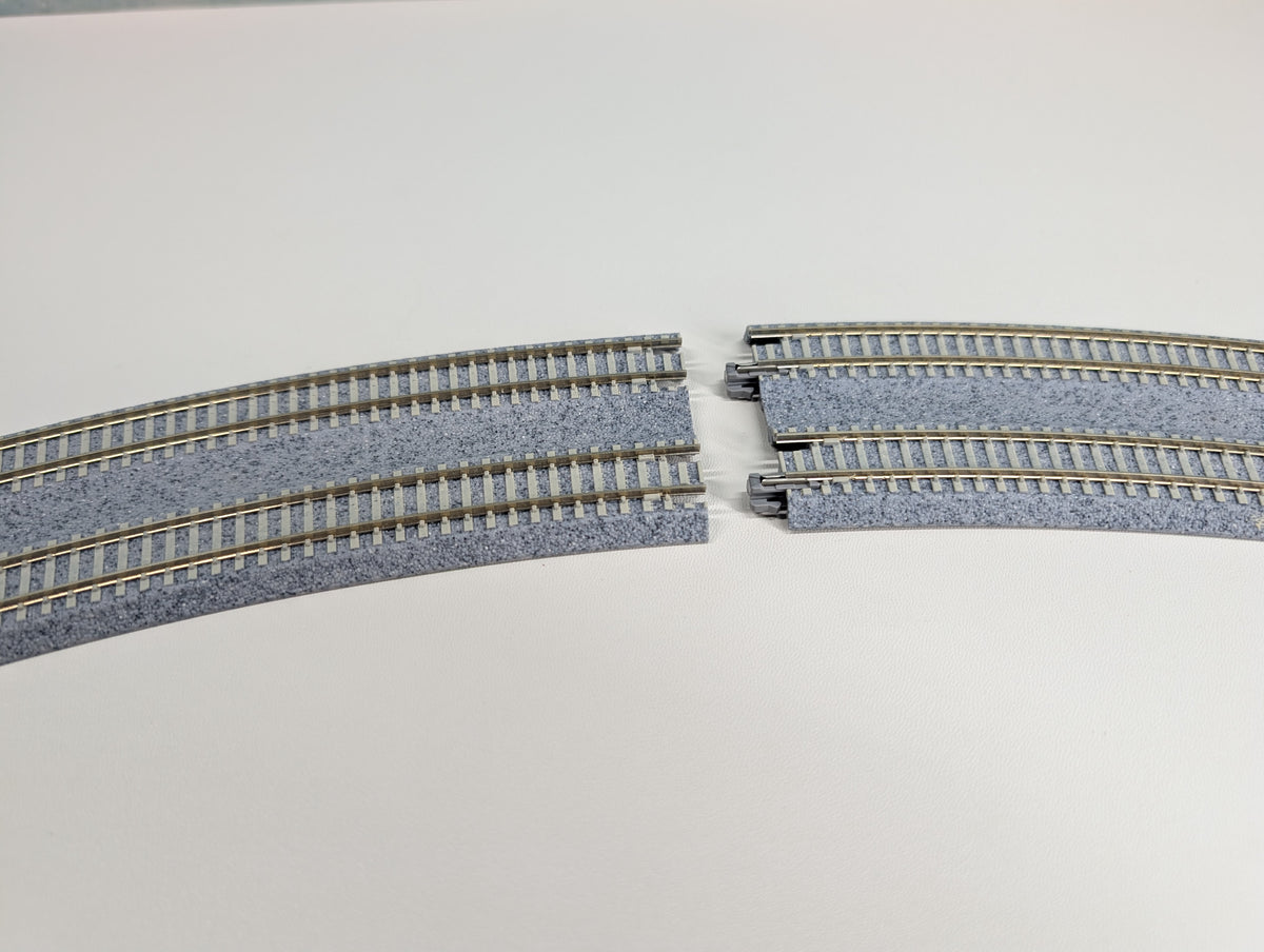 USED KATO 20-186 N Scale Concrete Tie Double Track Superelevated Easement Curve L&R (480/447mm, 18 7/8" - 17 5/8") Unitrack, Code 80 (2 pcs)
